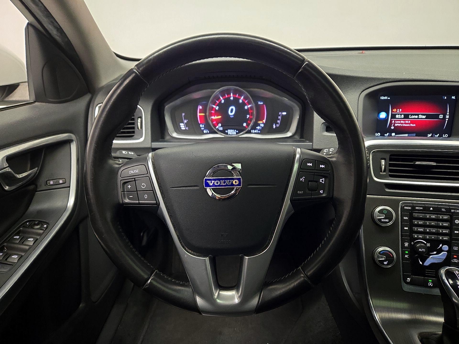 Thumbnail: 2016 Volvo V60 - 10