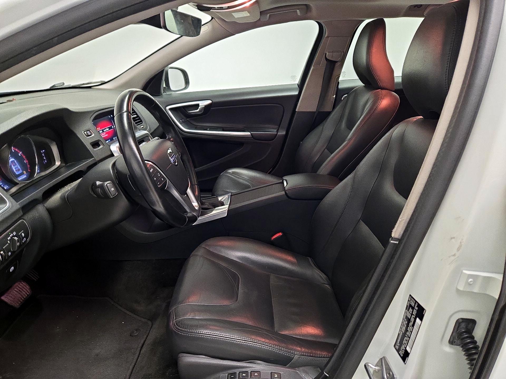 Thumbnail: 2016 Volvo V60 - 11