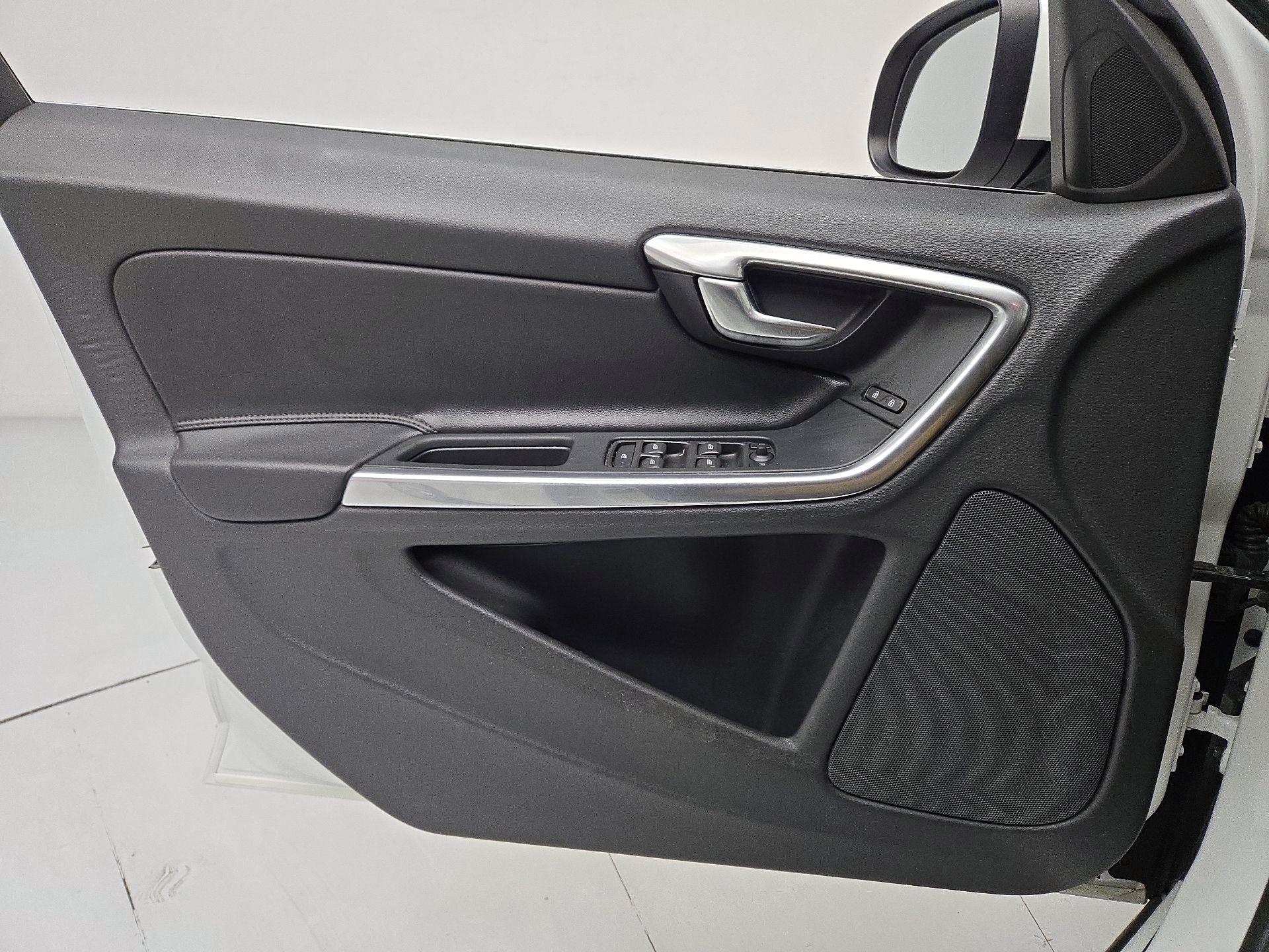 Thumbnail: 2016 Volvo V60 - 12