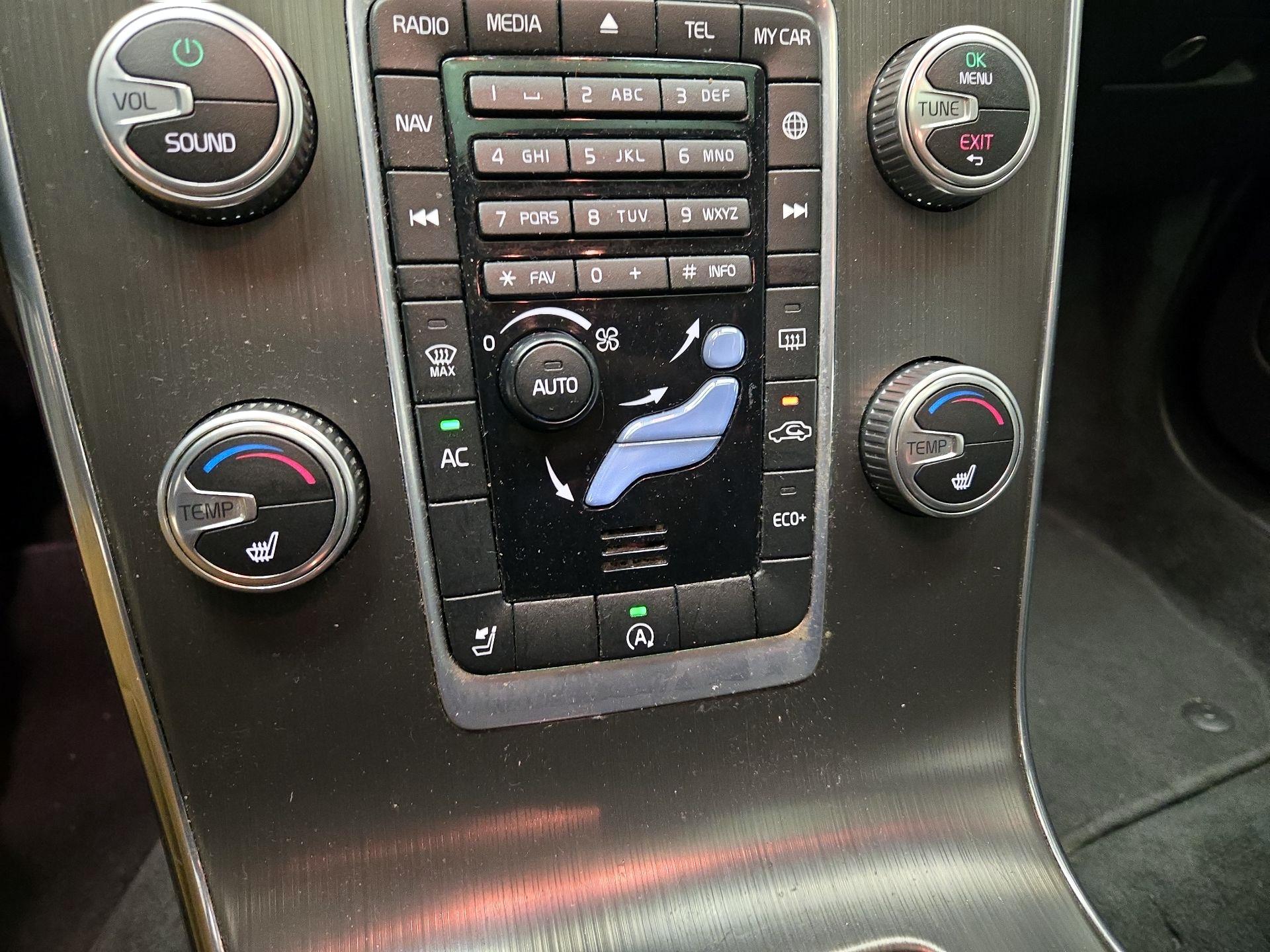 Thumbnail: 2016 Volvo V60 - 15