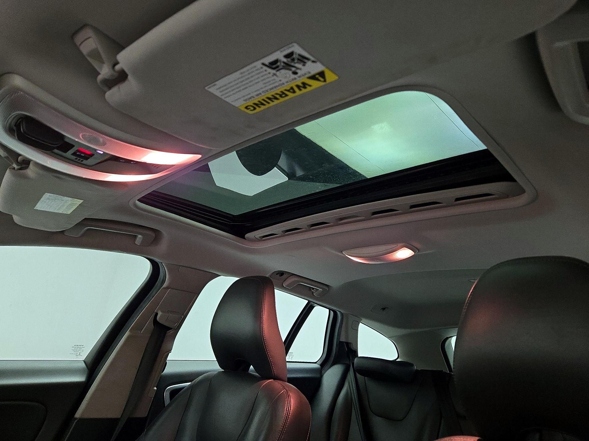 Thumbnail: 2016 Volvo V60 - 17