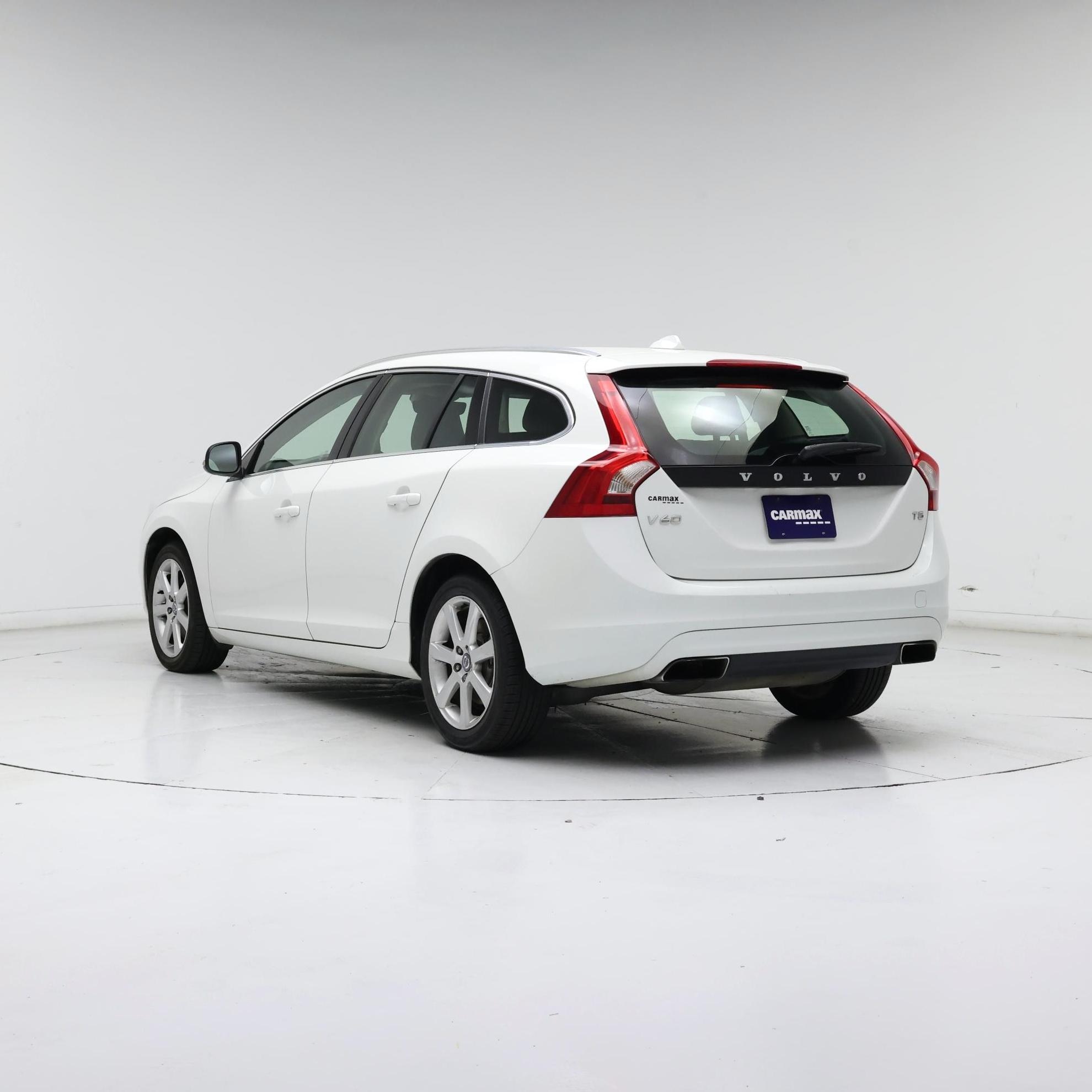 Thumbnail: 2016 Volvo V60 - 2