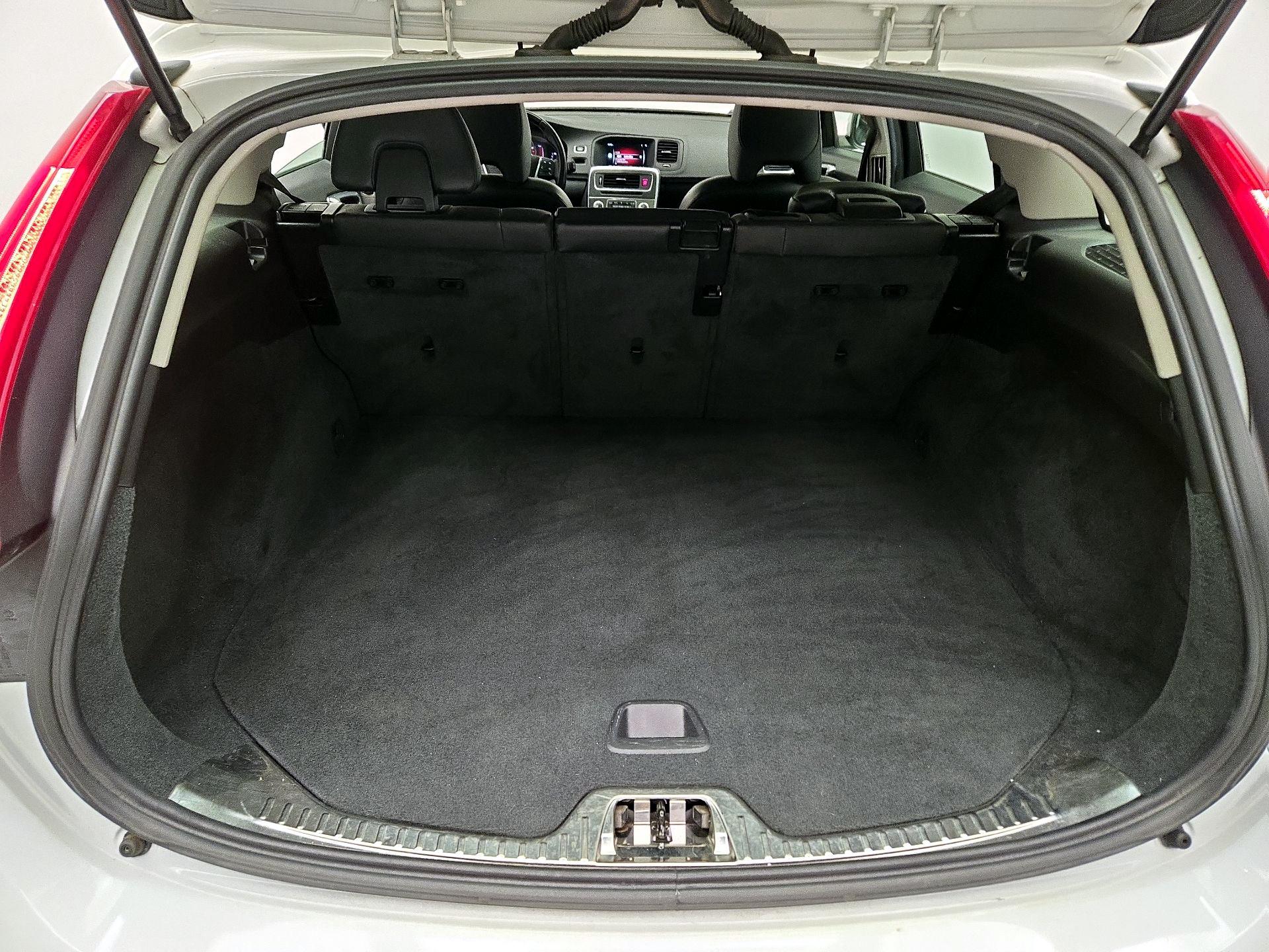 Thumbnail: 2016 Volvo V60 - 19