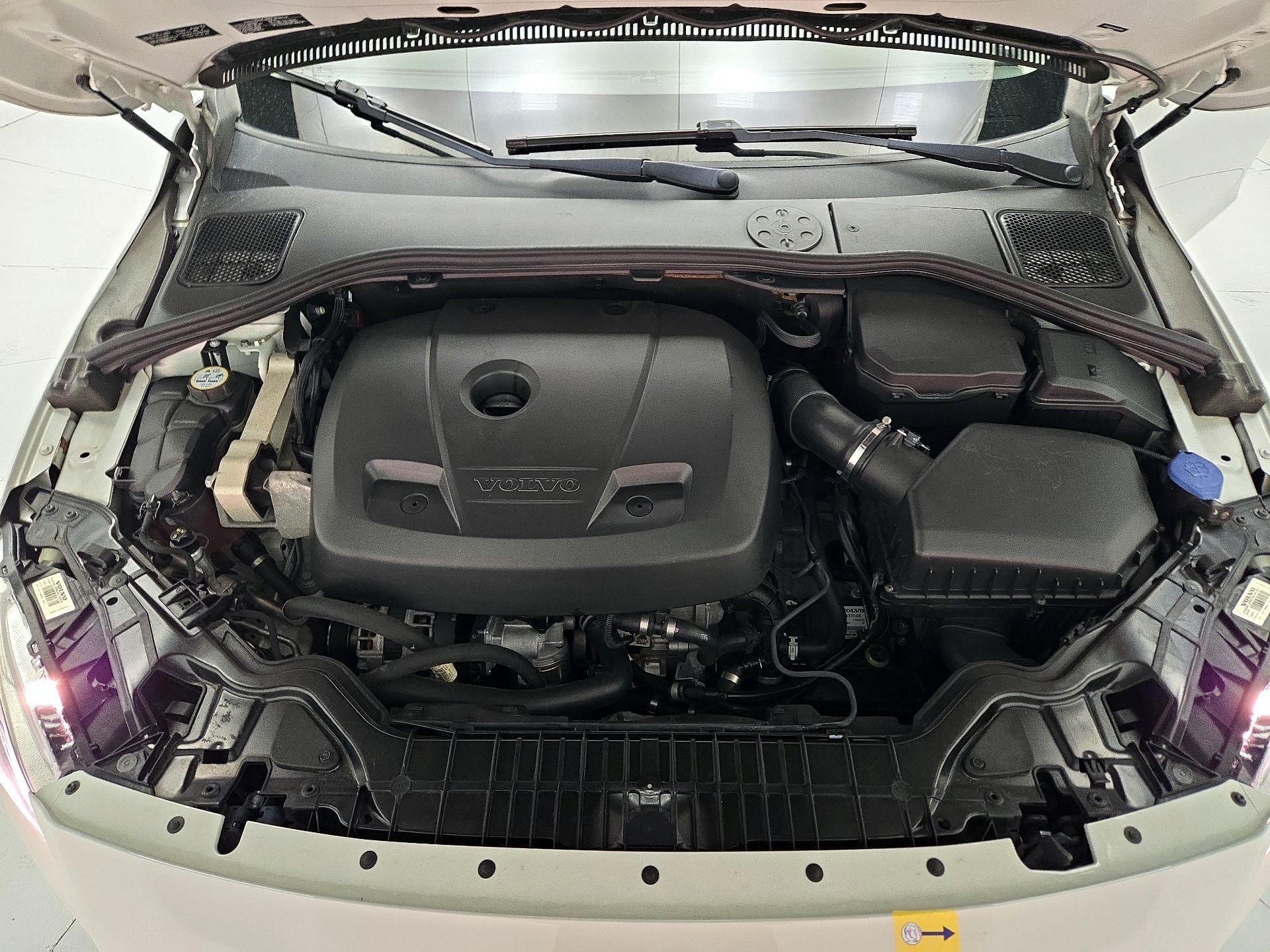 Thumbnail: 2016 Volvo V60 - 20