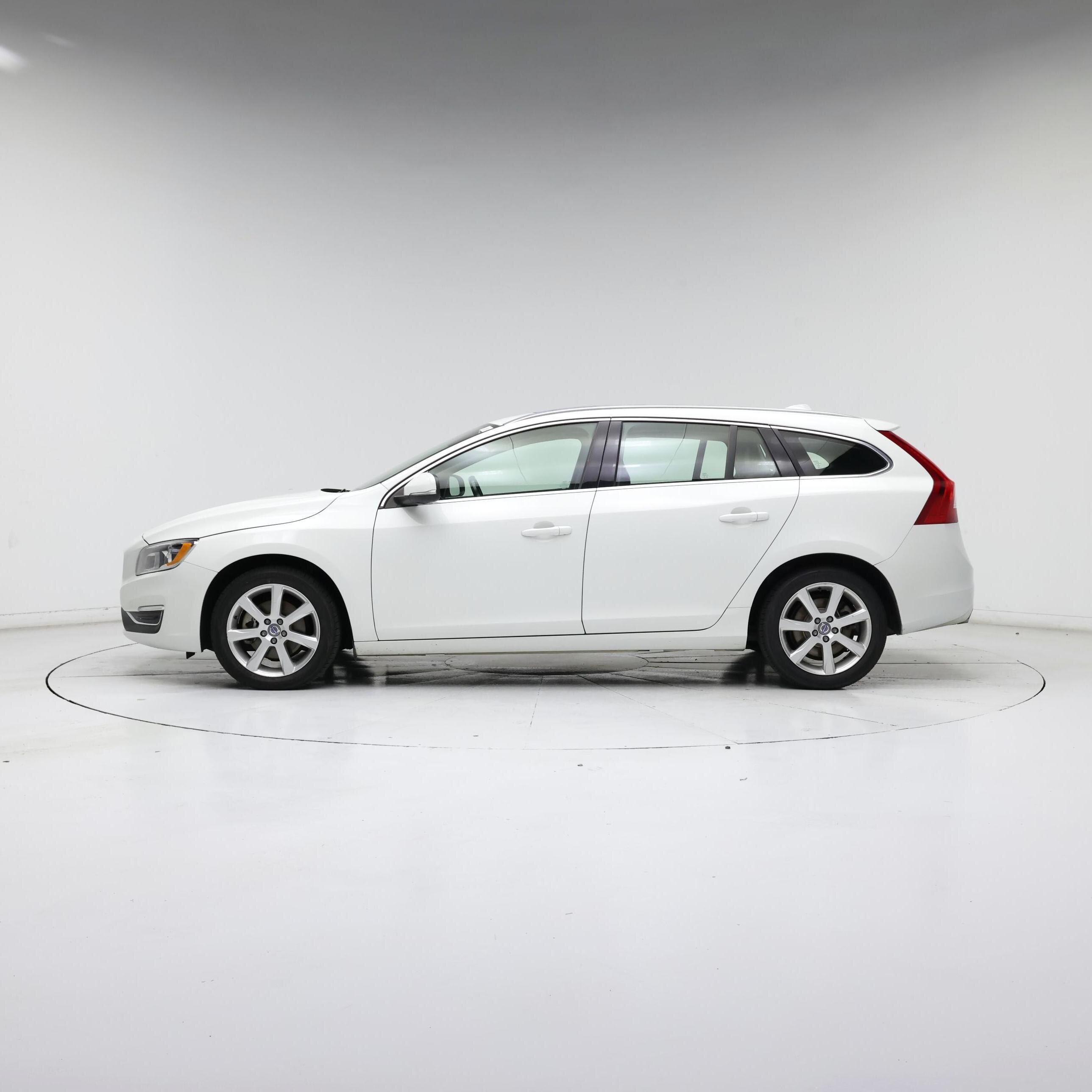 Thumbnail: 2016 Volvo V60 - 3