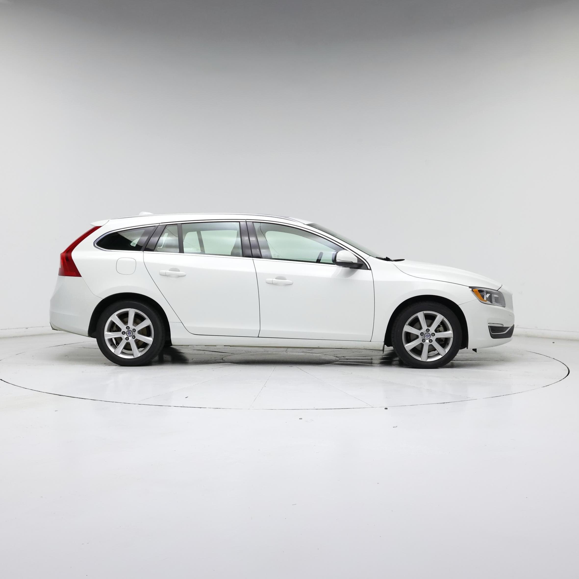 Thumbnail: 2016 Volvo V60 - 7