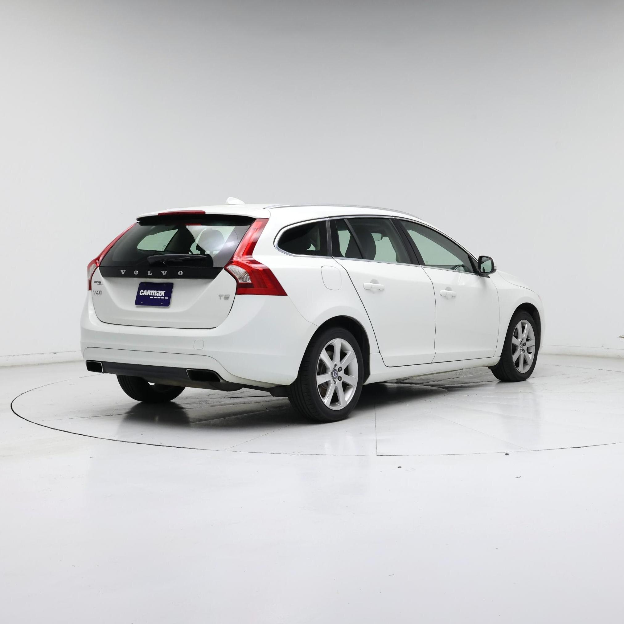 Thumbnail: 2016 Volvo V60 - 8