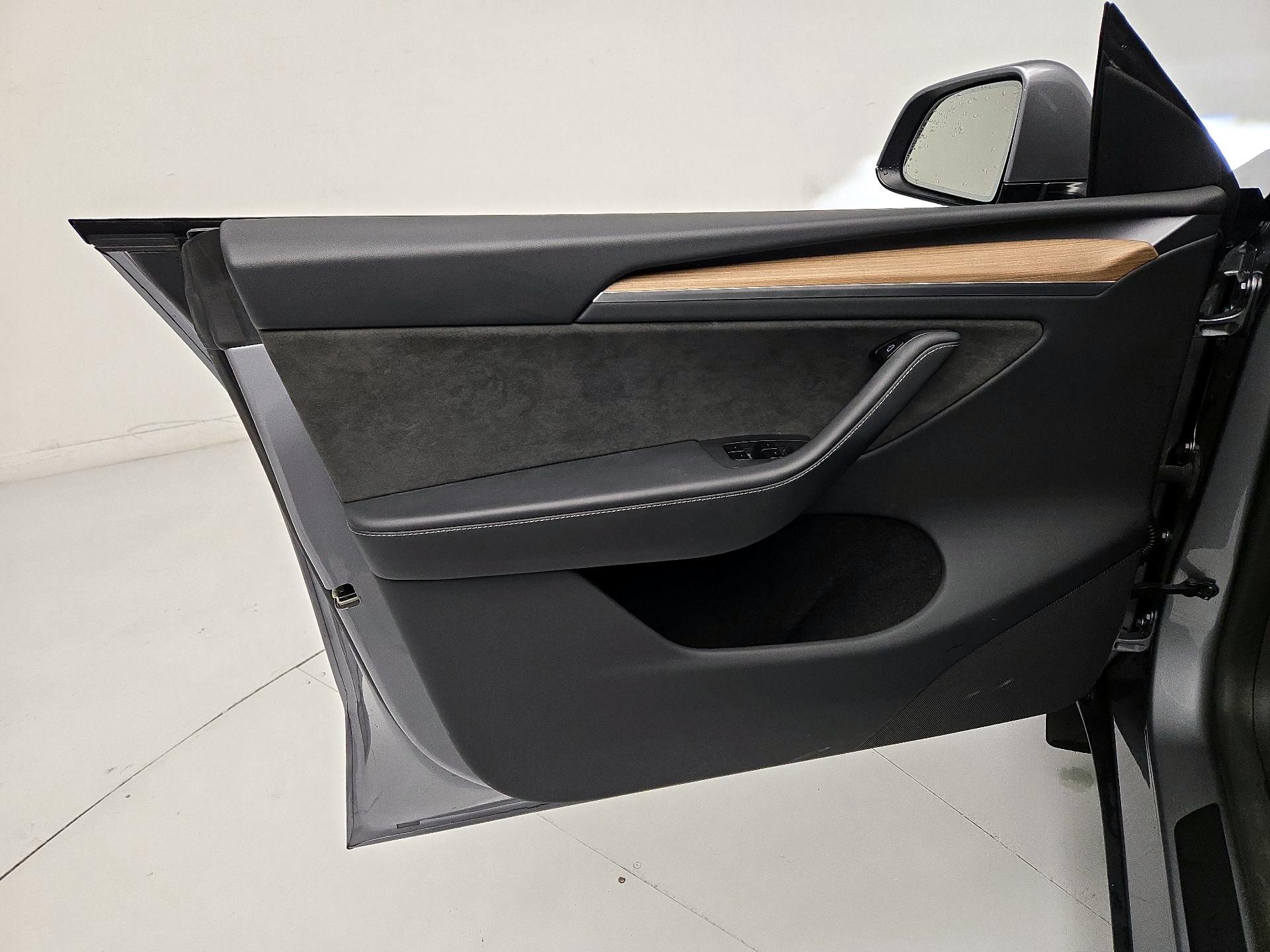 Thumbnail: 2025 Tesla Model Y - 12