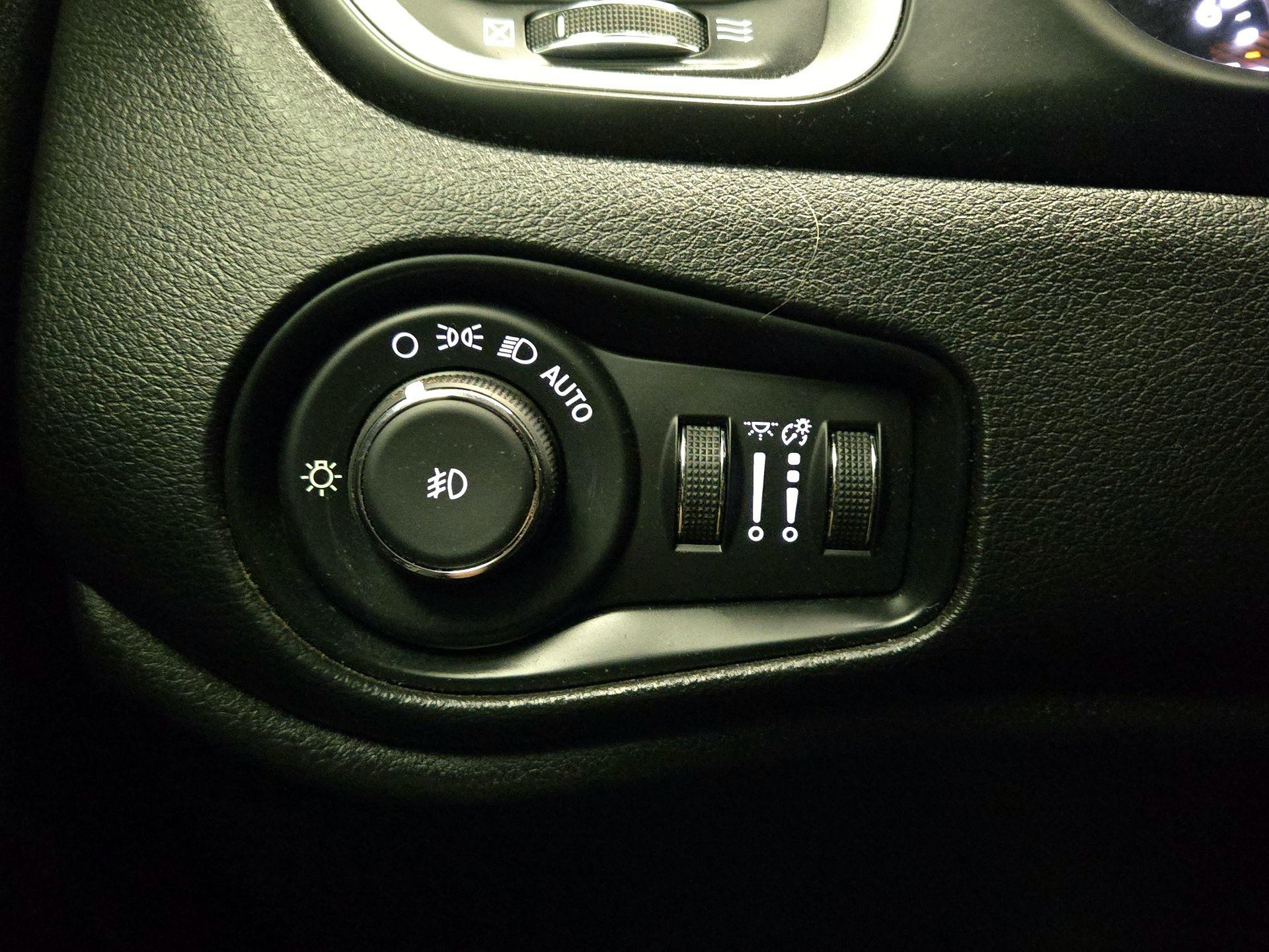 Thumbnail: 2021 Jeep Renegade - 13