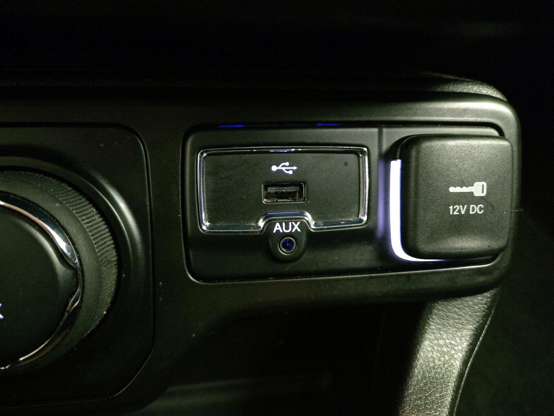 Thumbnail: 2021 Jeep Renegade - 18