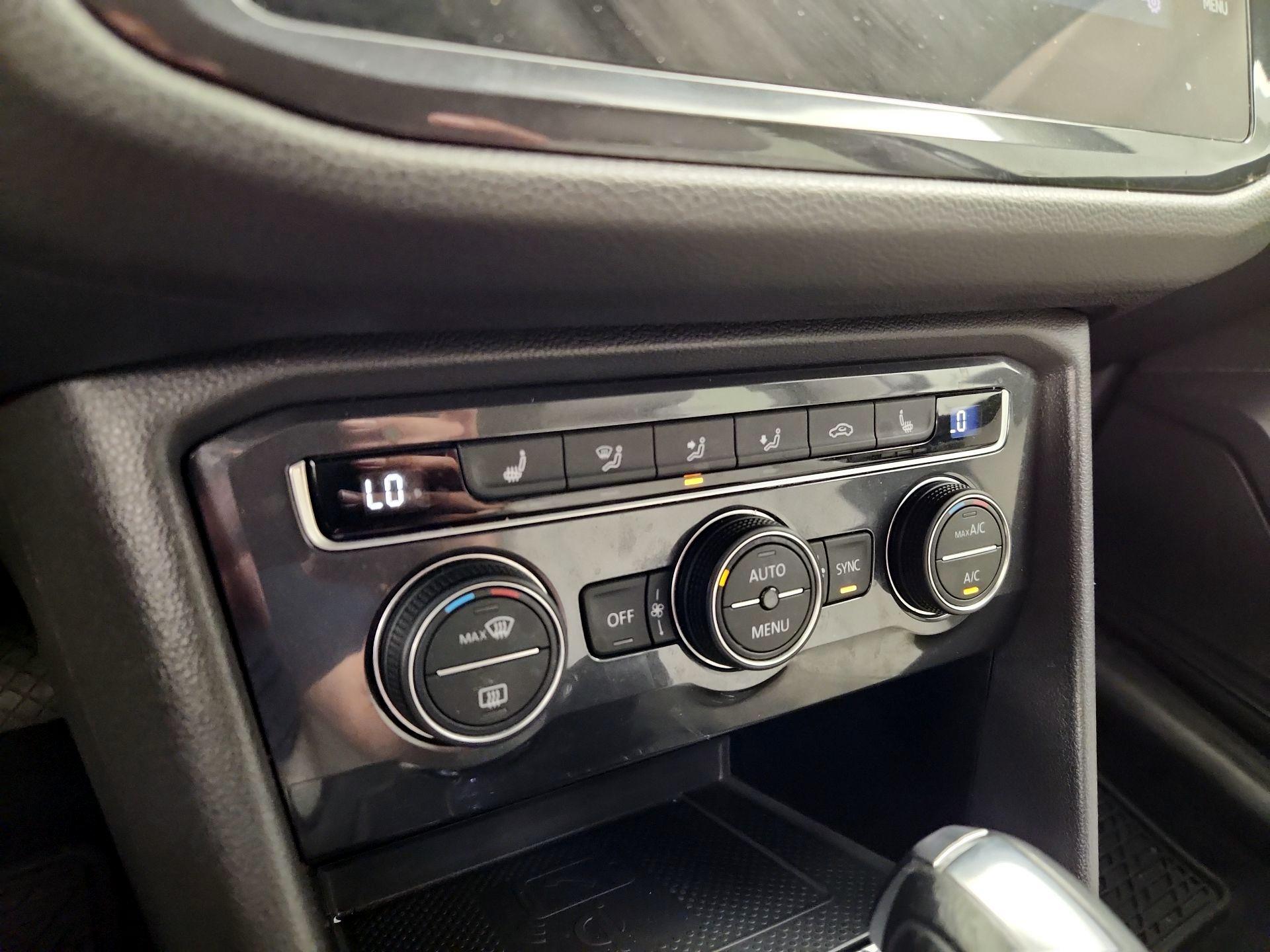 Thumbnail: 2021 Volkswagen Tiguan - 16