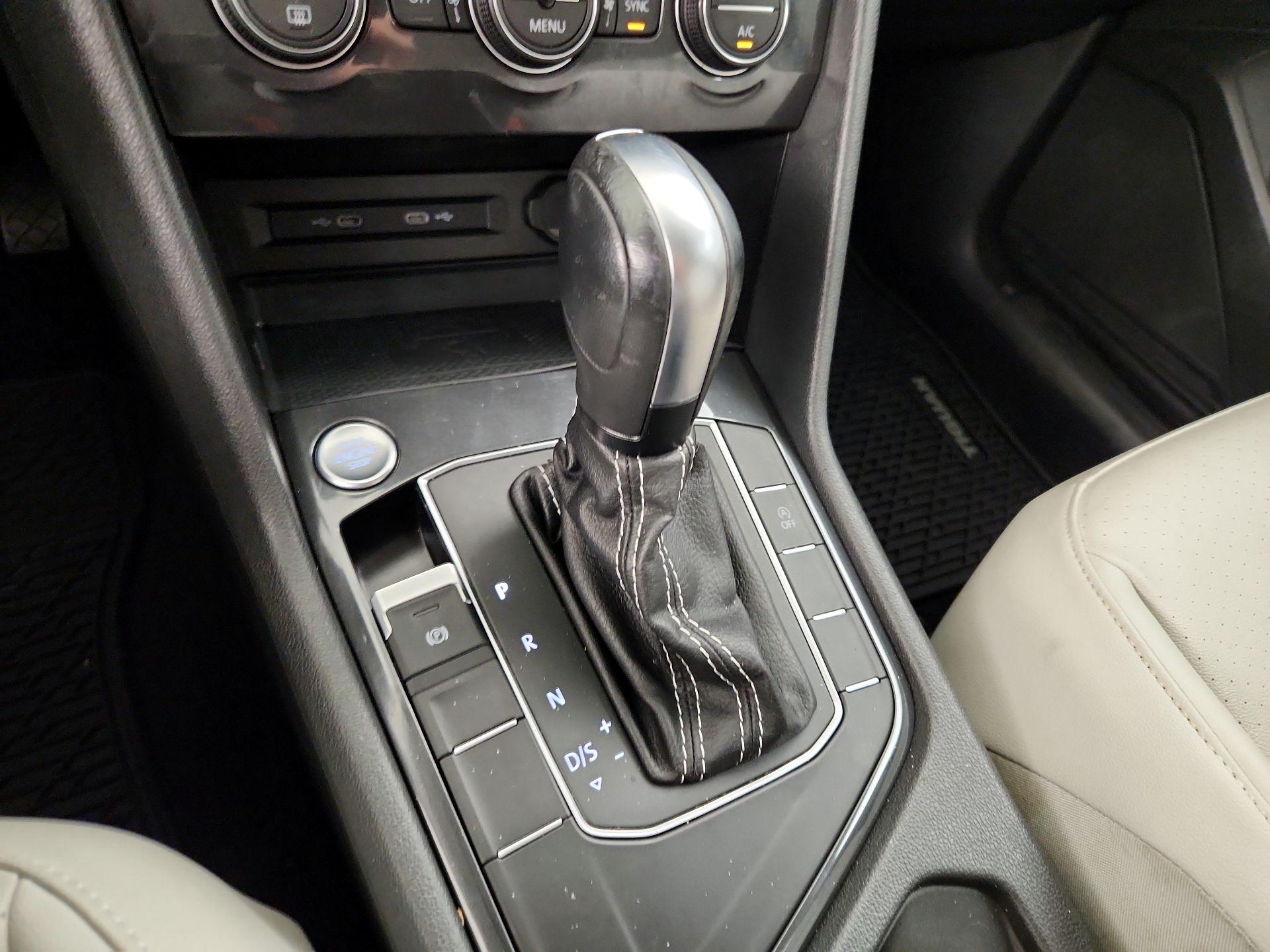 Thumbnail: 2021 Volkswagen Tiguan - 17