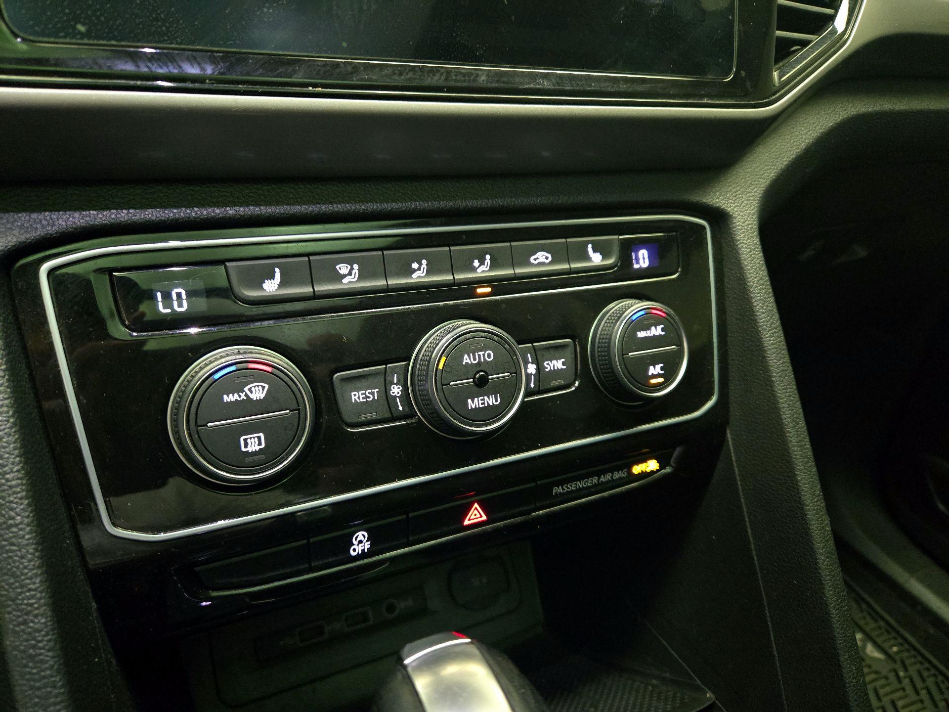 Thumbnail: 2021 Volkswagen Atlas - 16