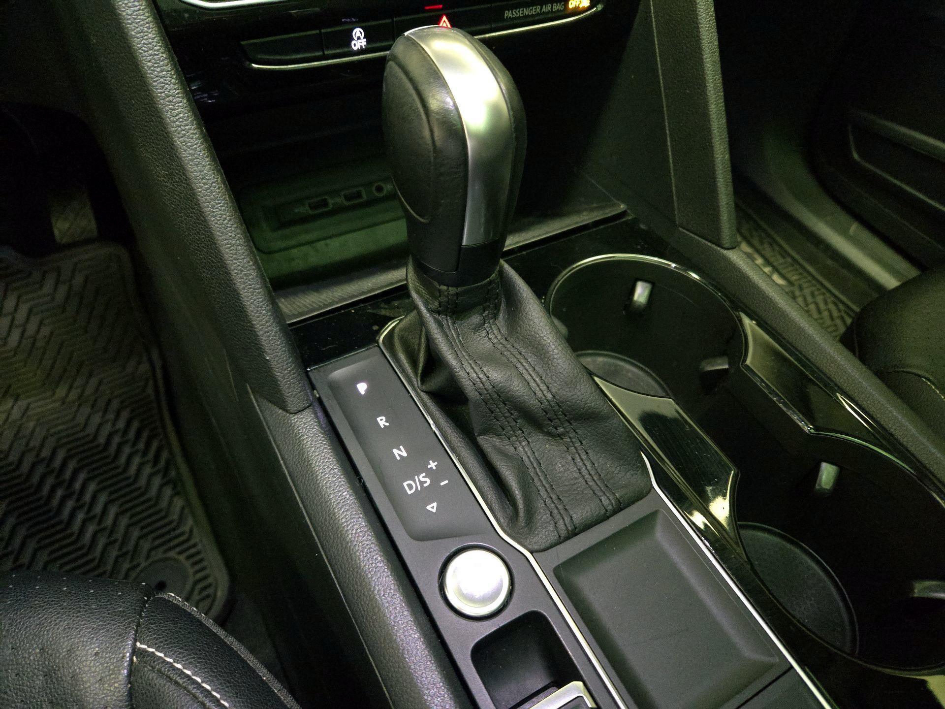 Thumbnail: 2021 Volkswagen Atlas - 17