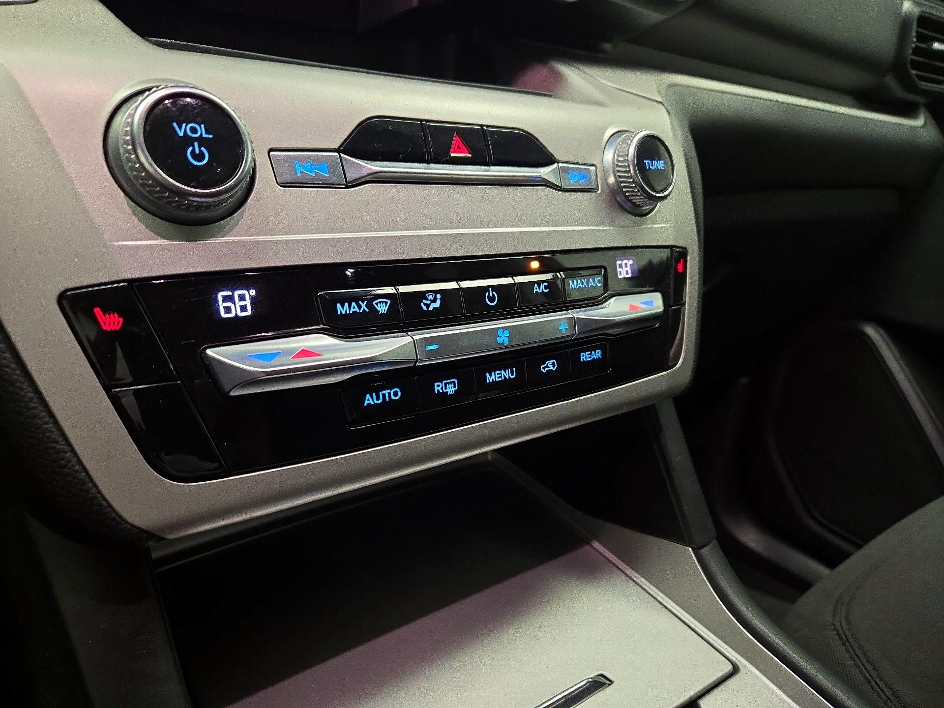 Thumbnail: 2021 Ford Explorer - 16