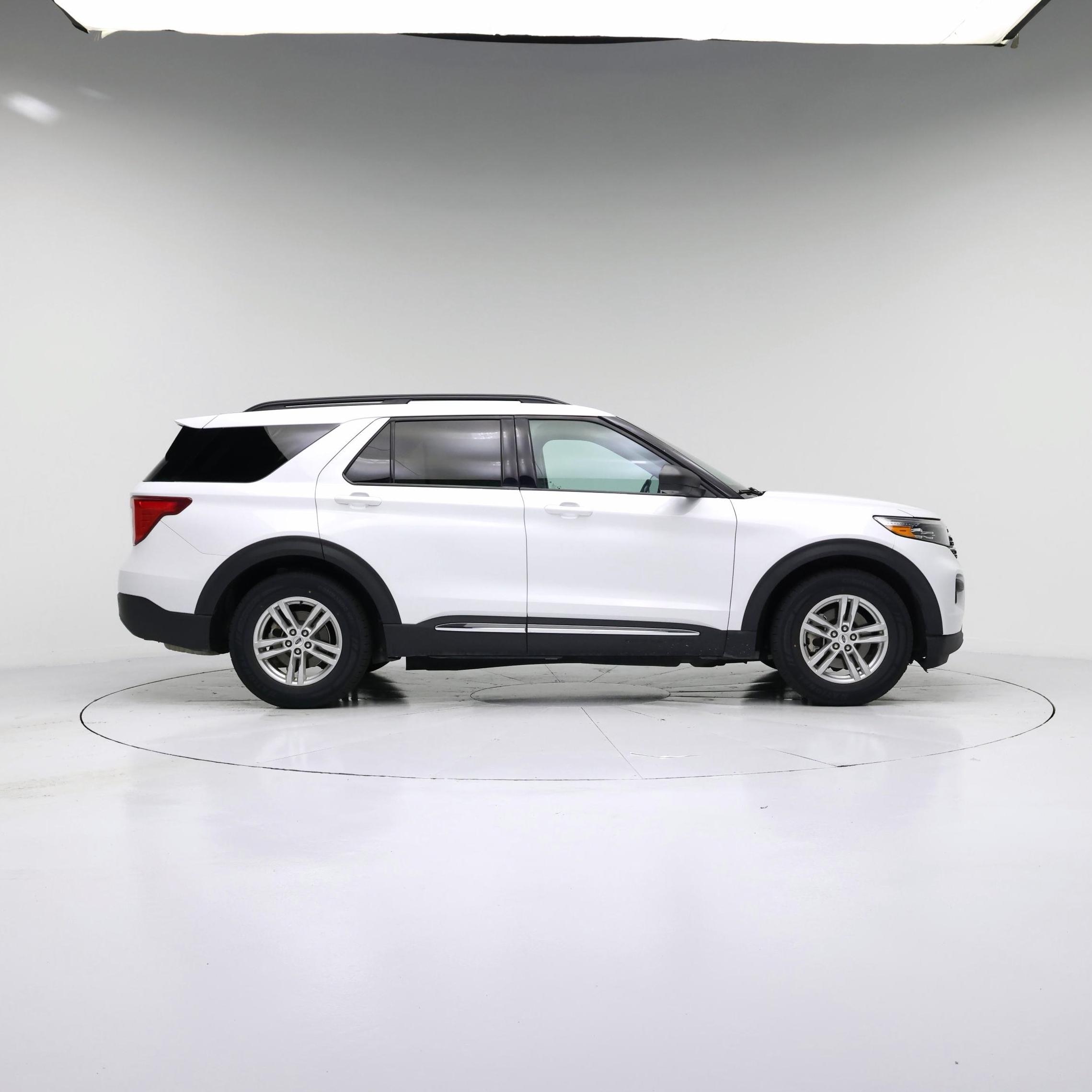 Thumbnail: 2021 Ford Explorer - 7
