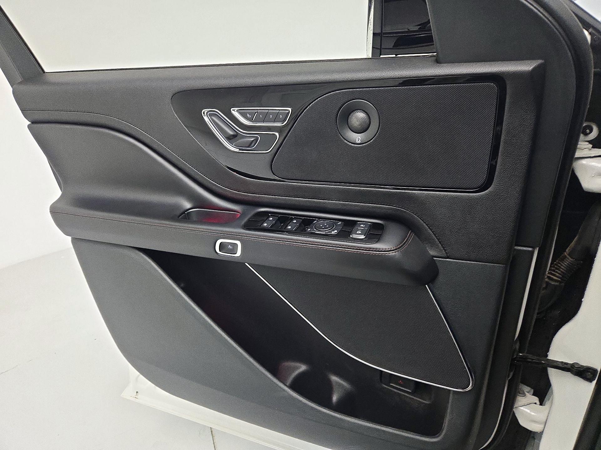 Thumbnail: 2023 Lincoln Aviator - 12