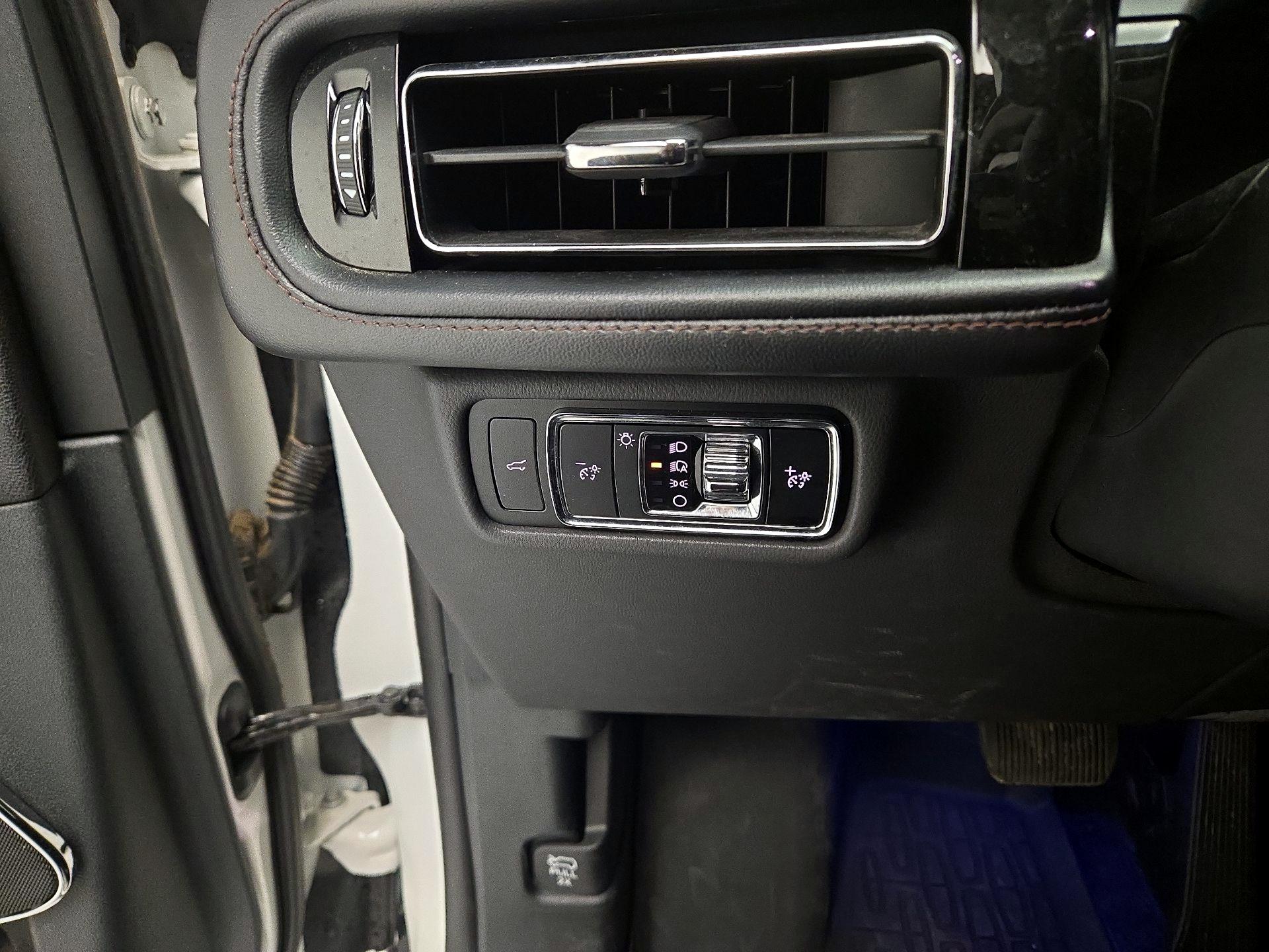 Thumbnail: 2023 Lincoln Aviator - 13