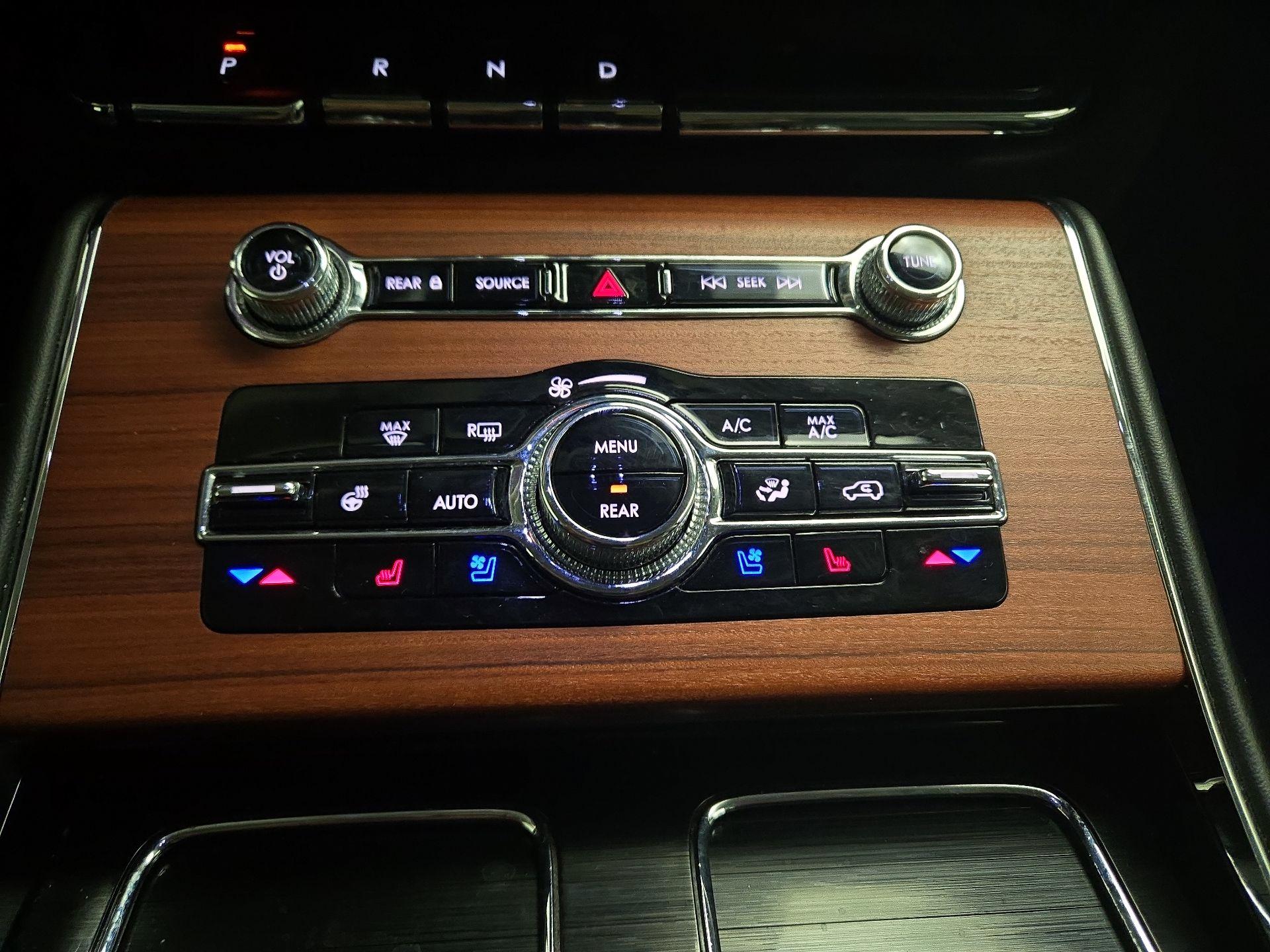 Thumbnail: 2023 Lincoln Aviator - 17