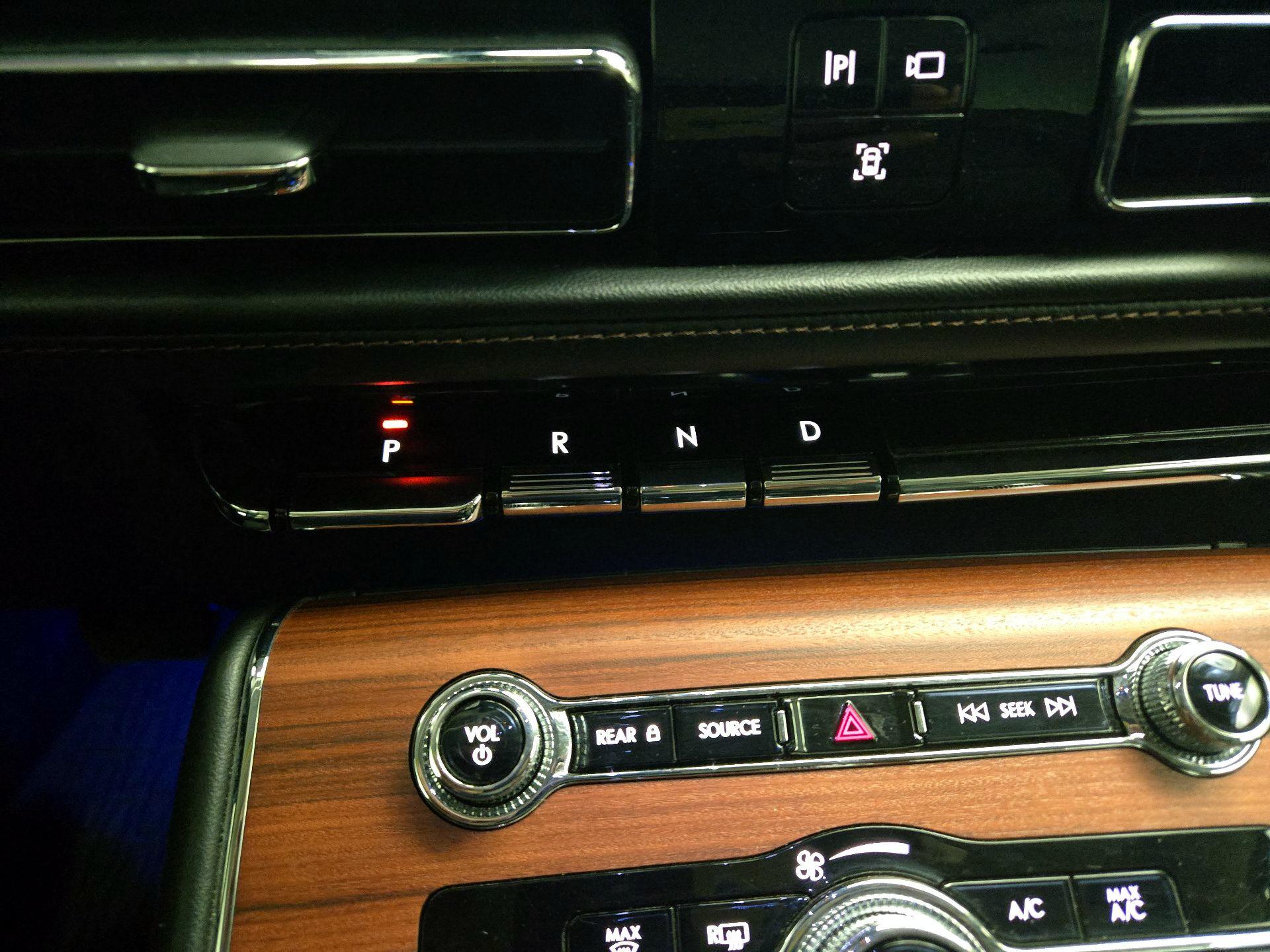 Thumbnail: 2023 Lincoln Aviator - 18