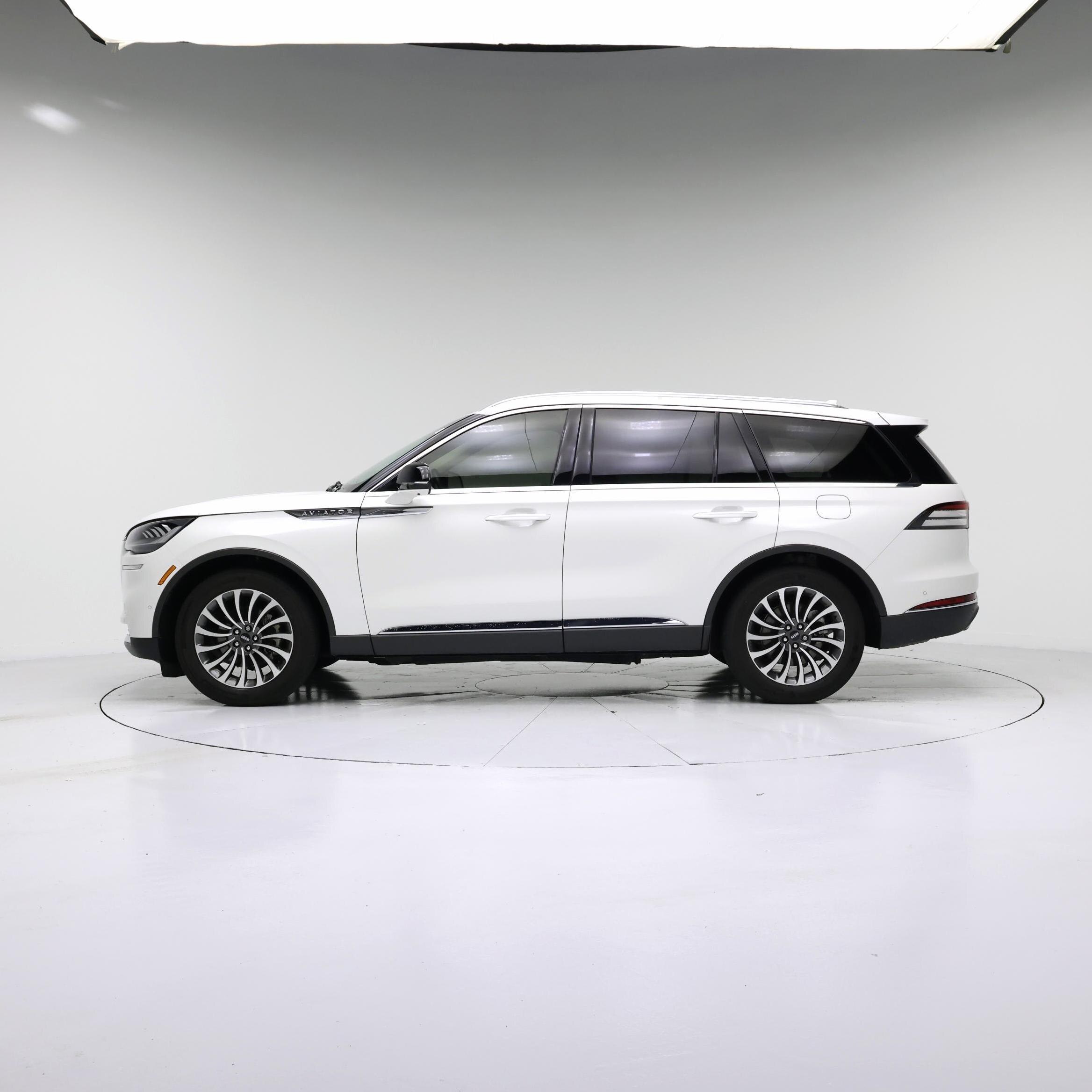 Thumbnail: 2023 Lincoln Aviator - 3