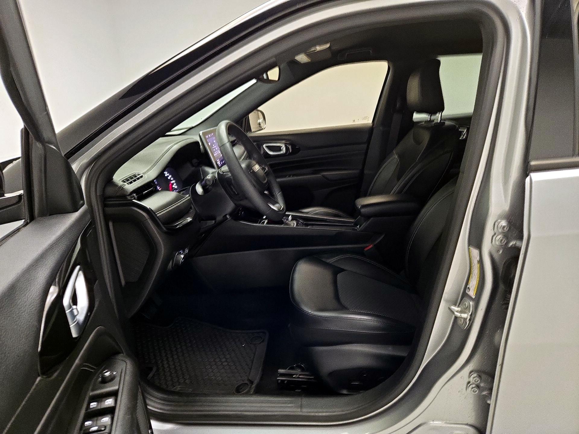 Thumbnail: 2023 Jeep Compass - 11