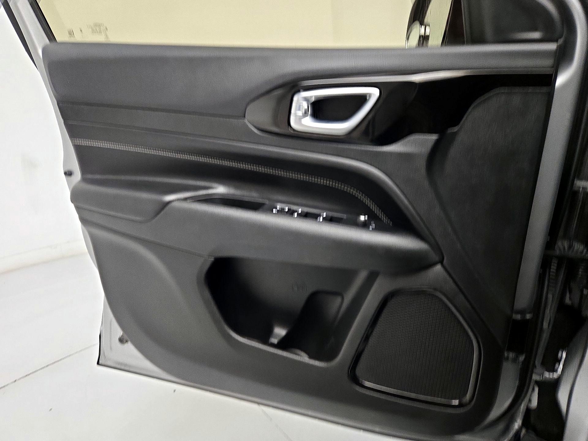 Thumbnail: 2023 Jeep Compass - 12