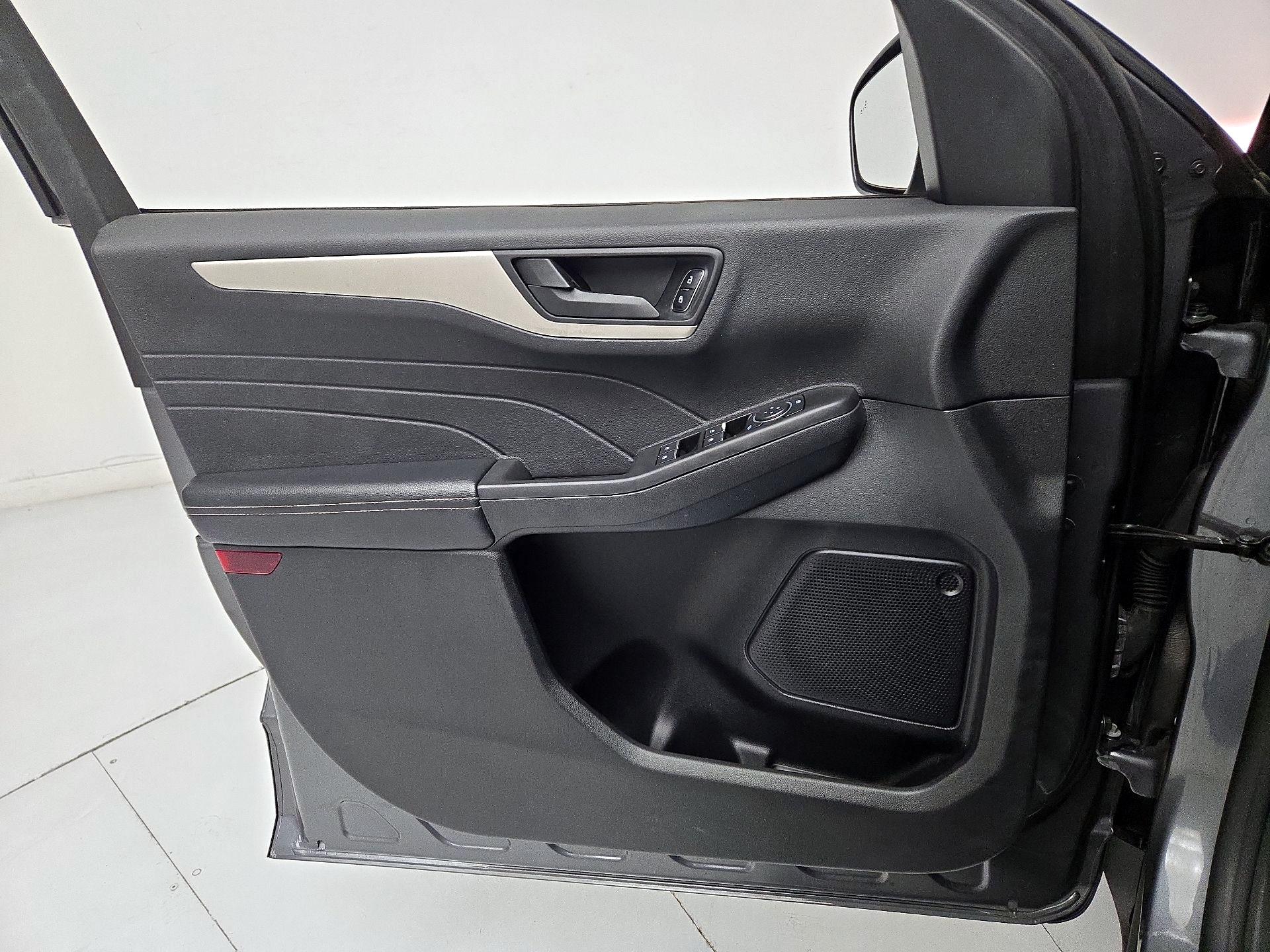 Thumbnail: 2022 Ford Escape - 12