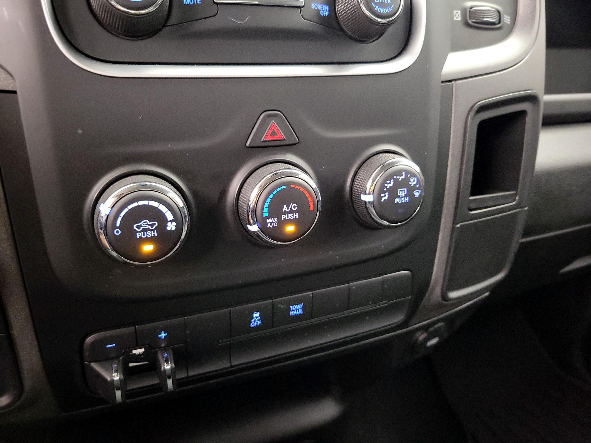 Thumbnail: 2022 RAM 1500 Classic - 16