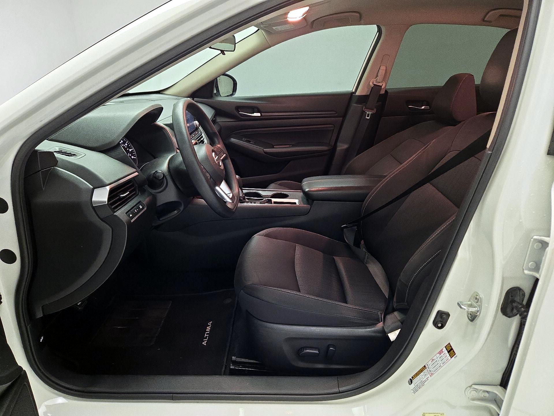 Thumbnail: 2020 Nissan Altima - 9