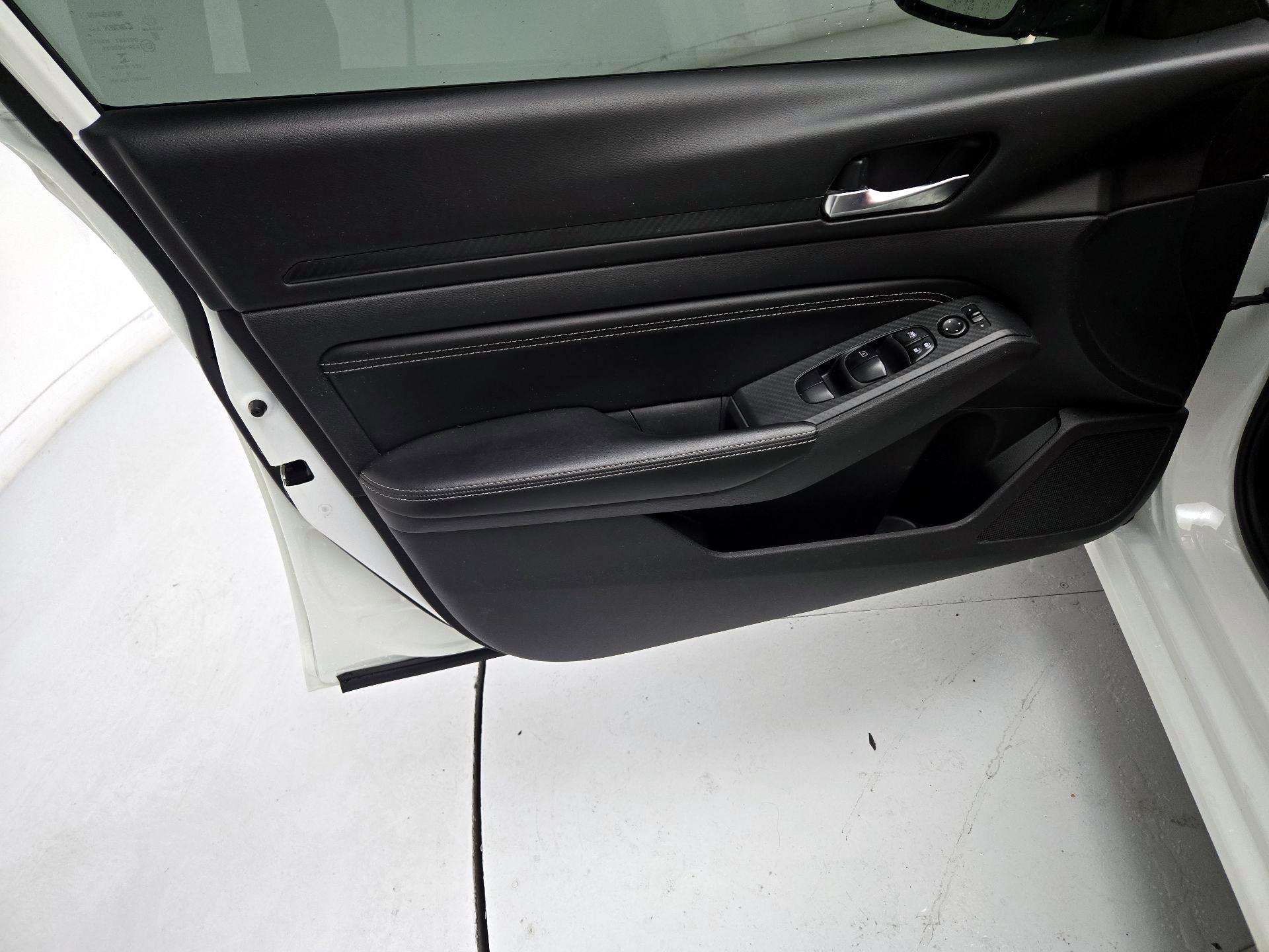 Thumbnail: 2020 Nissan Altima - 10