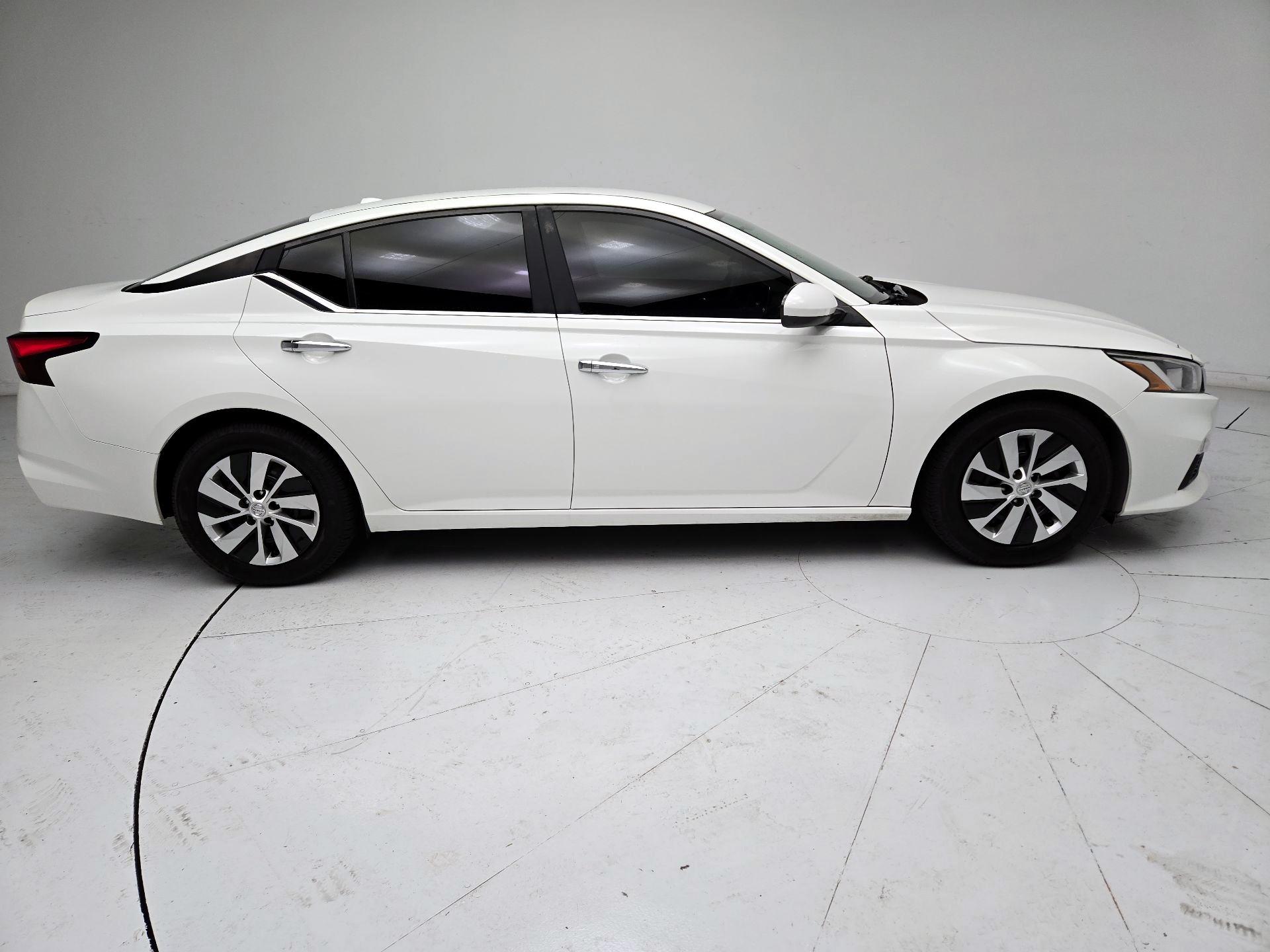 Thumbnail: 2020 Nissan Altima - 4