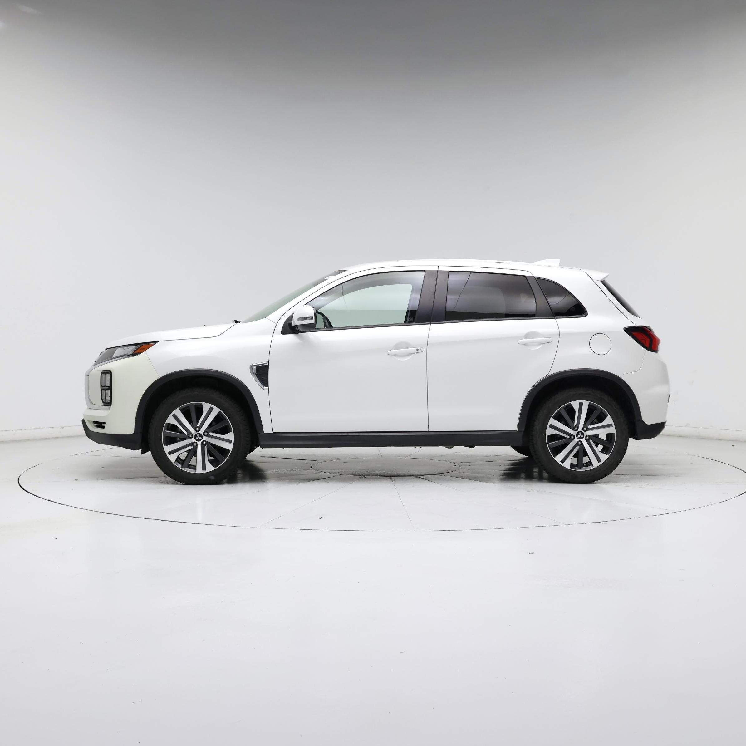 Thumbnail: 2020 Mitsubishi Outlander Sport - 3