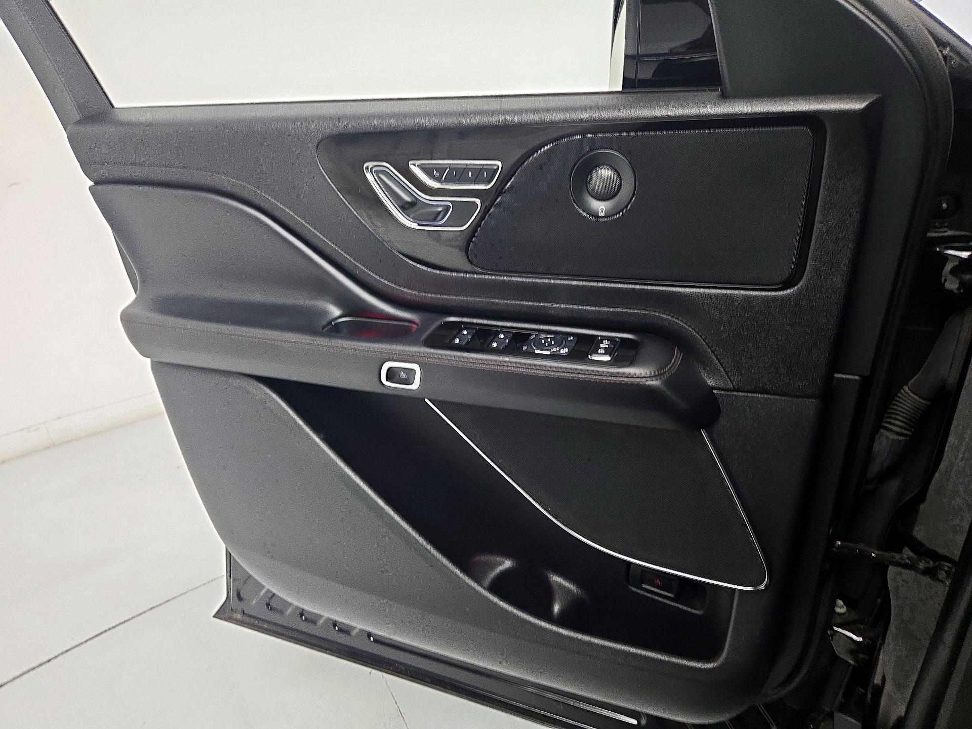 Thumbnail: 2023 Lincoln Aviator - 12