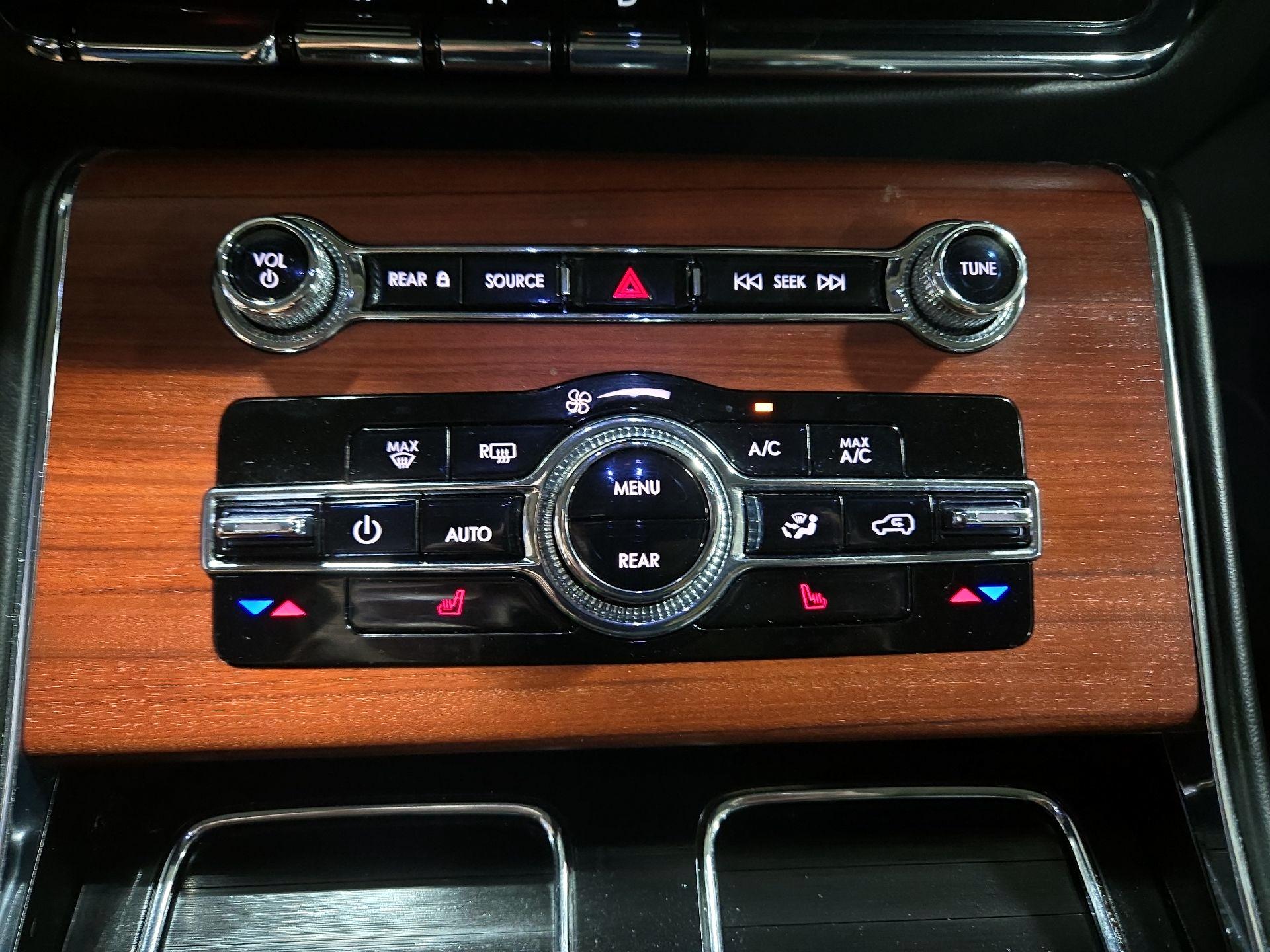 Thumbnail: 2023 Lincoln Aviator - 17