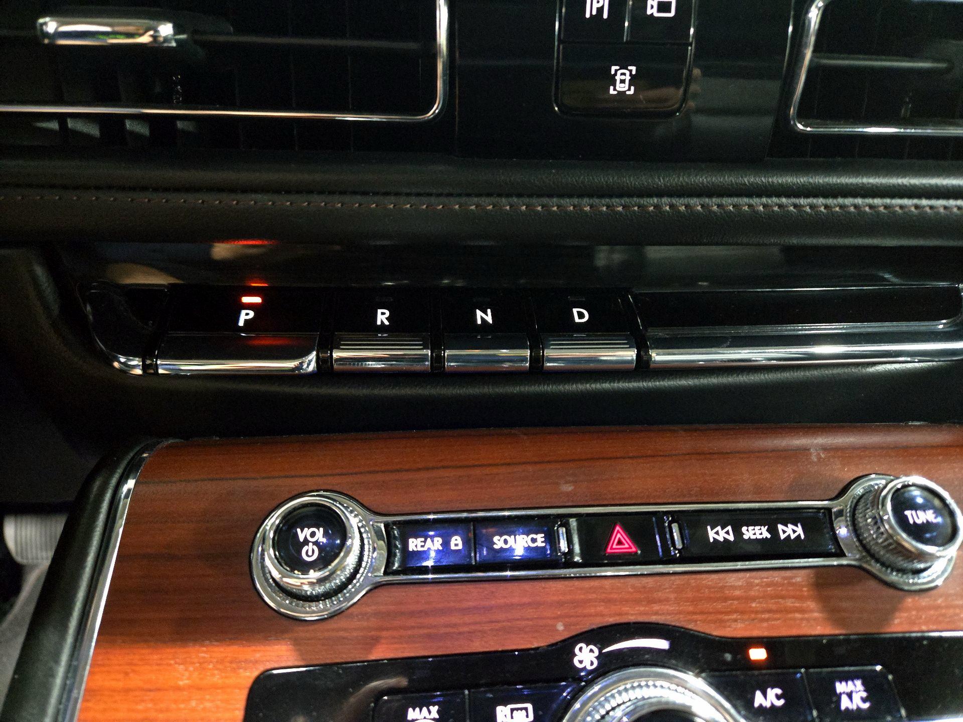 Thumbnail: 2023 Lincoln Aviator - 18