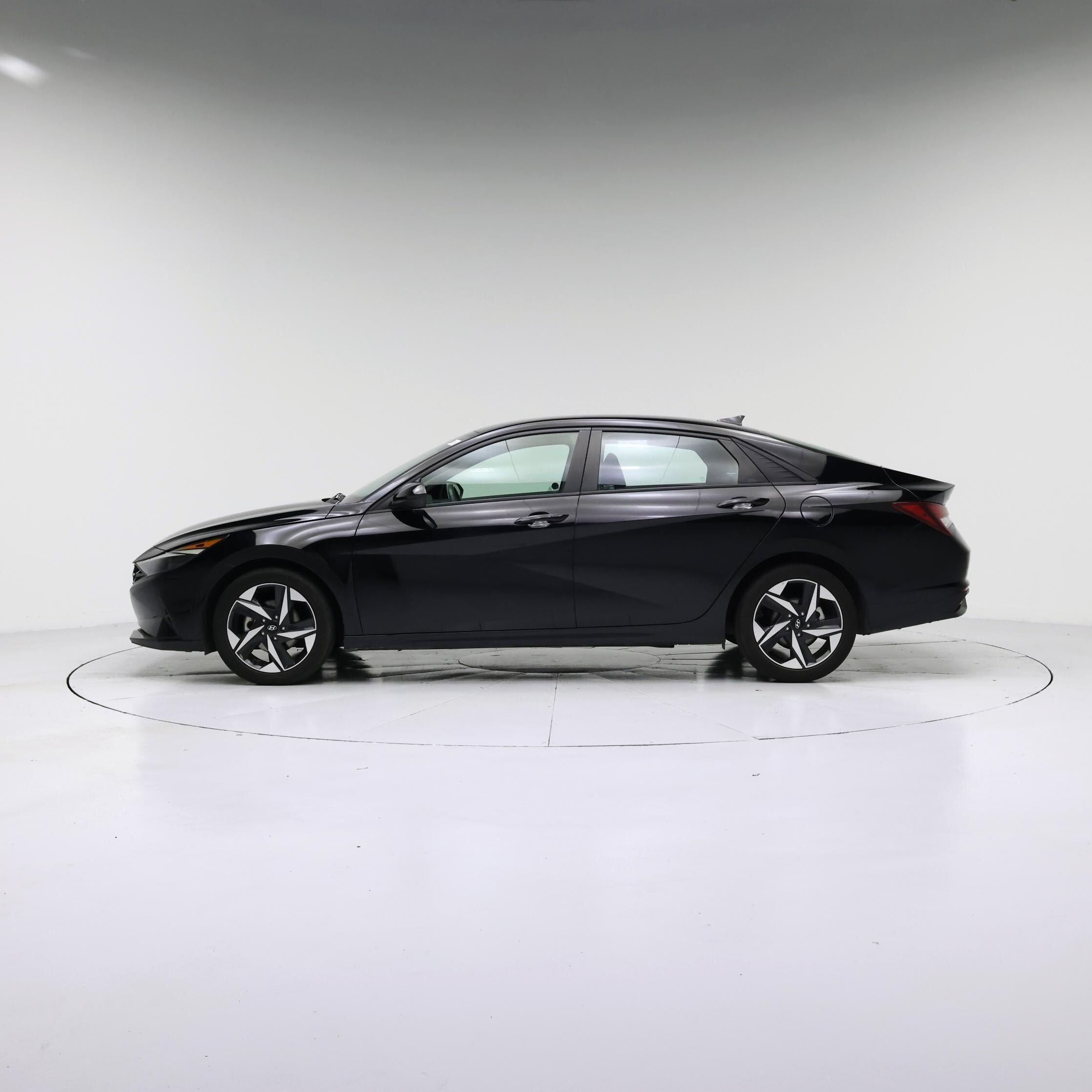 Thumbnail: 2023 Hyundai Elantra - 3