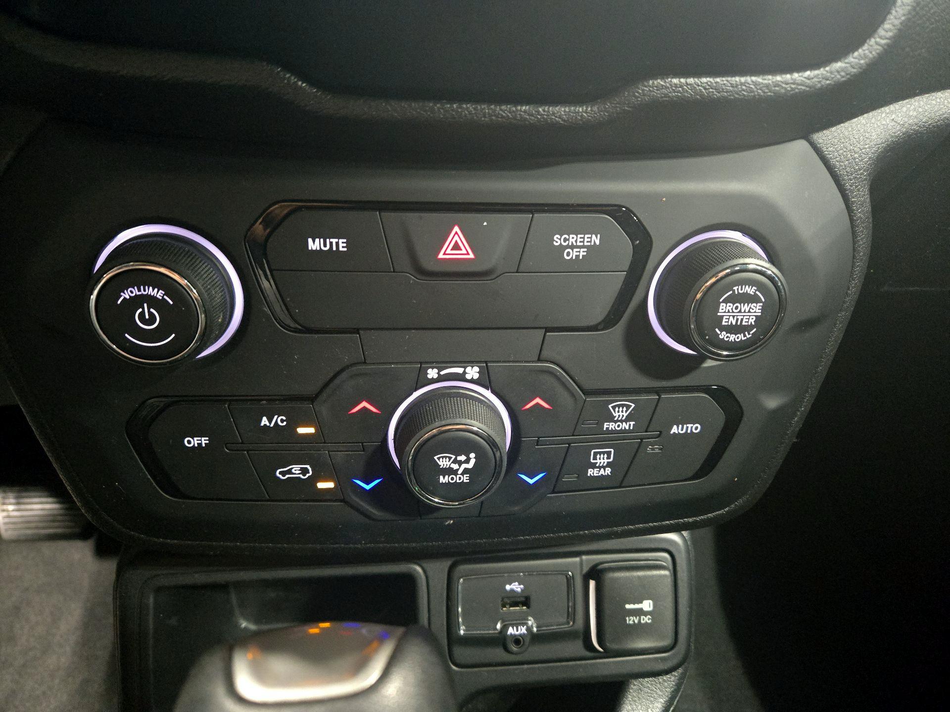 Thumbnail: 2018 Jeep Renegade - 15