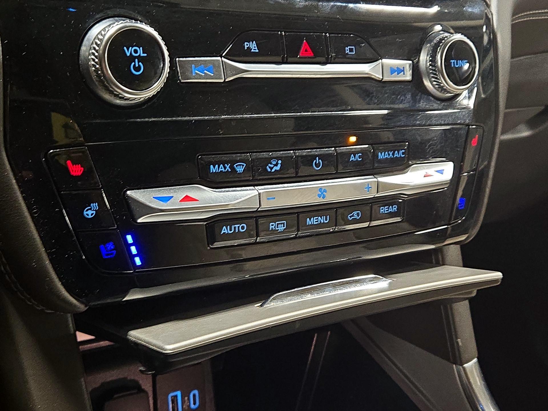 Thumbnail: 2022 Ford Explorer - 17