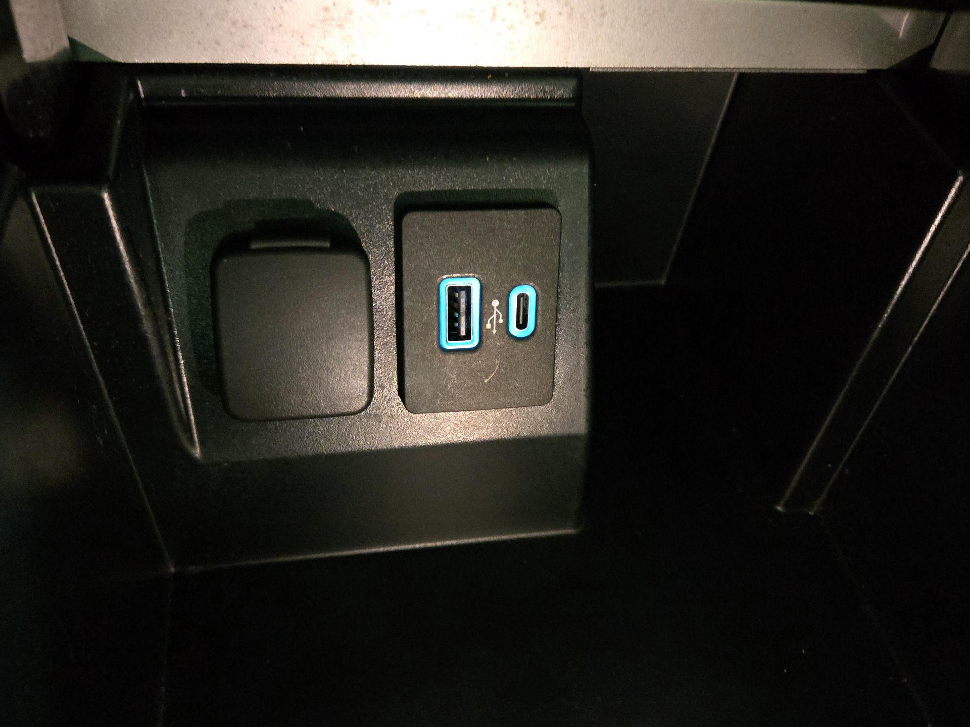 Thumbnail: 2022 Ford Explorer - 19