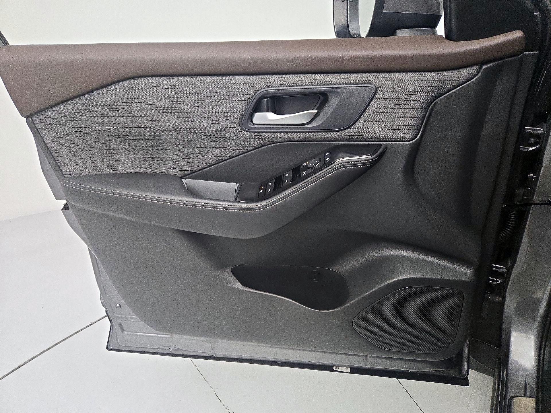 Thumbnail: 2023 Nissan Rogue - 12