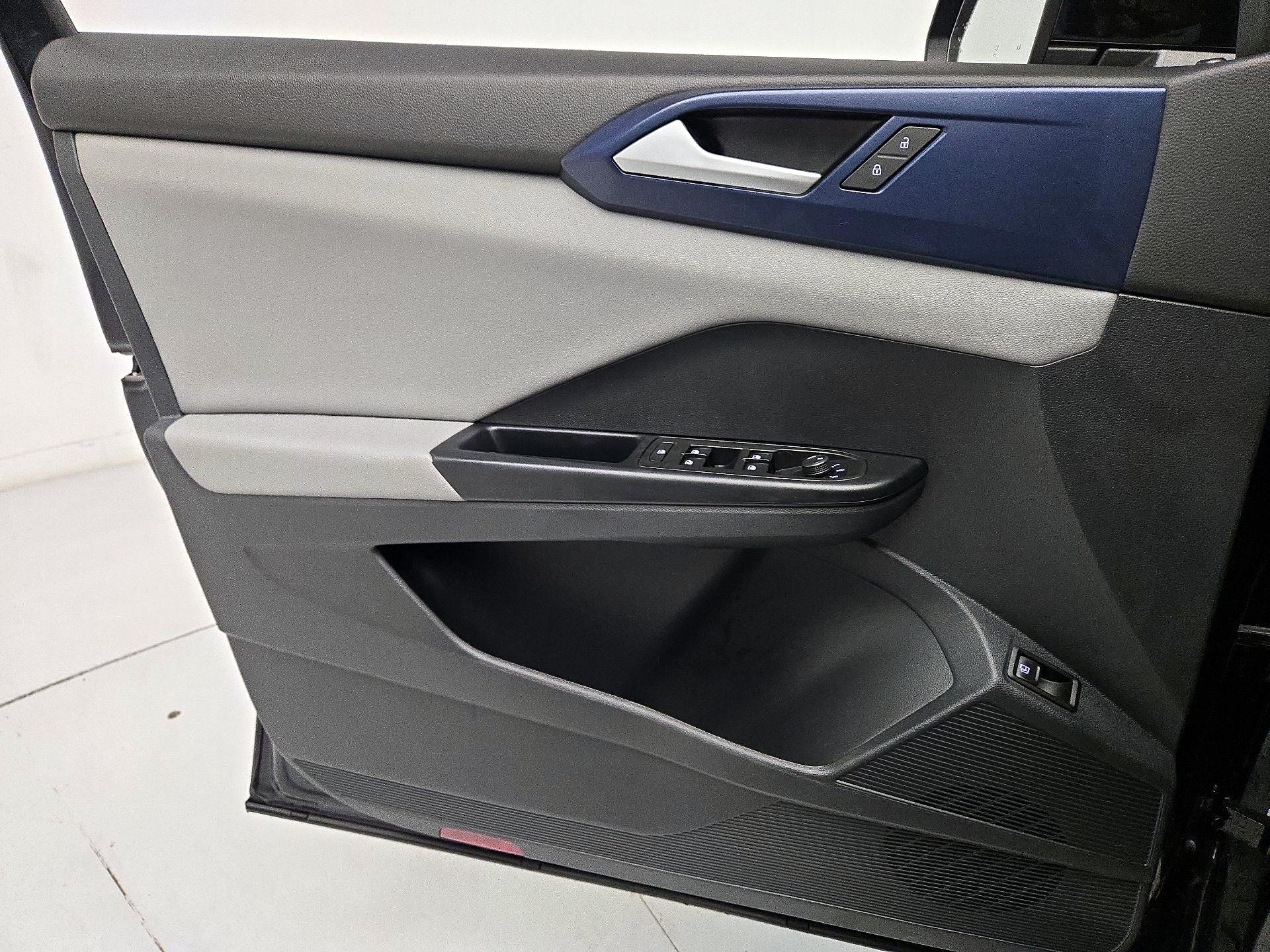 Thumbnail: 2023 Volkswagen Taos - 12