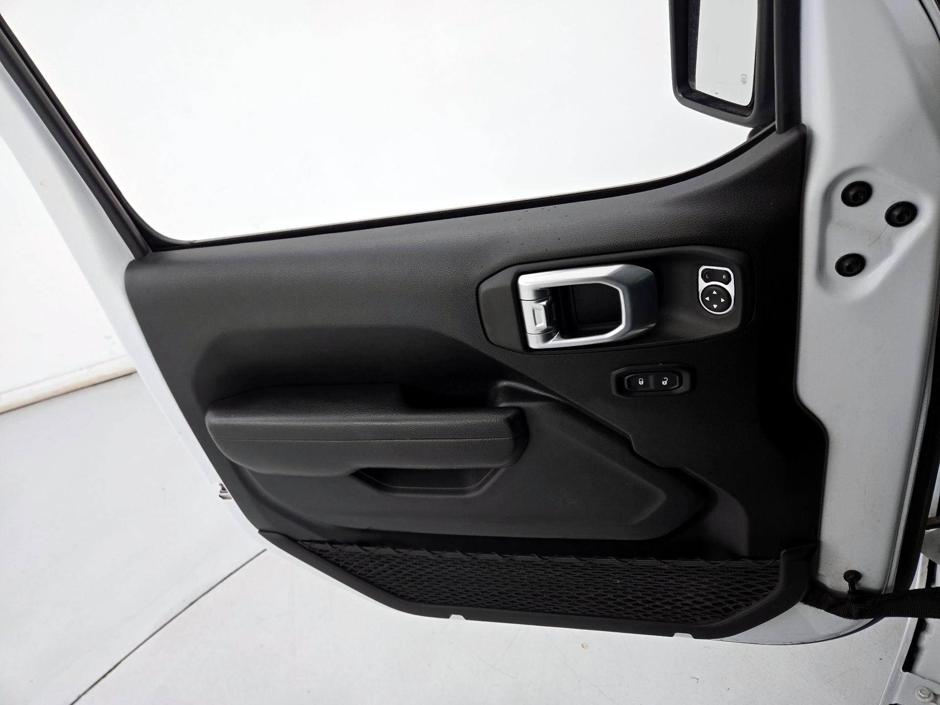 Thumbnail: 2023 Jeep Gladiator - 12