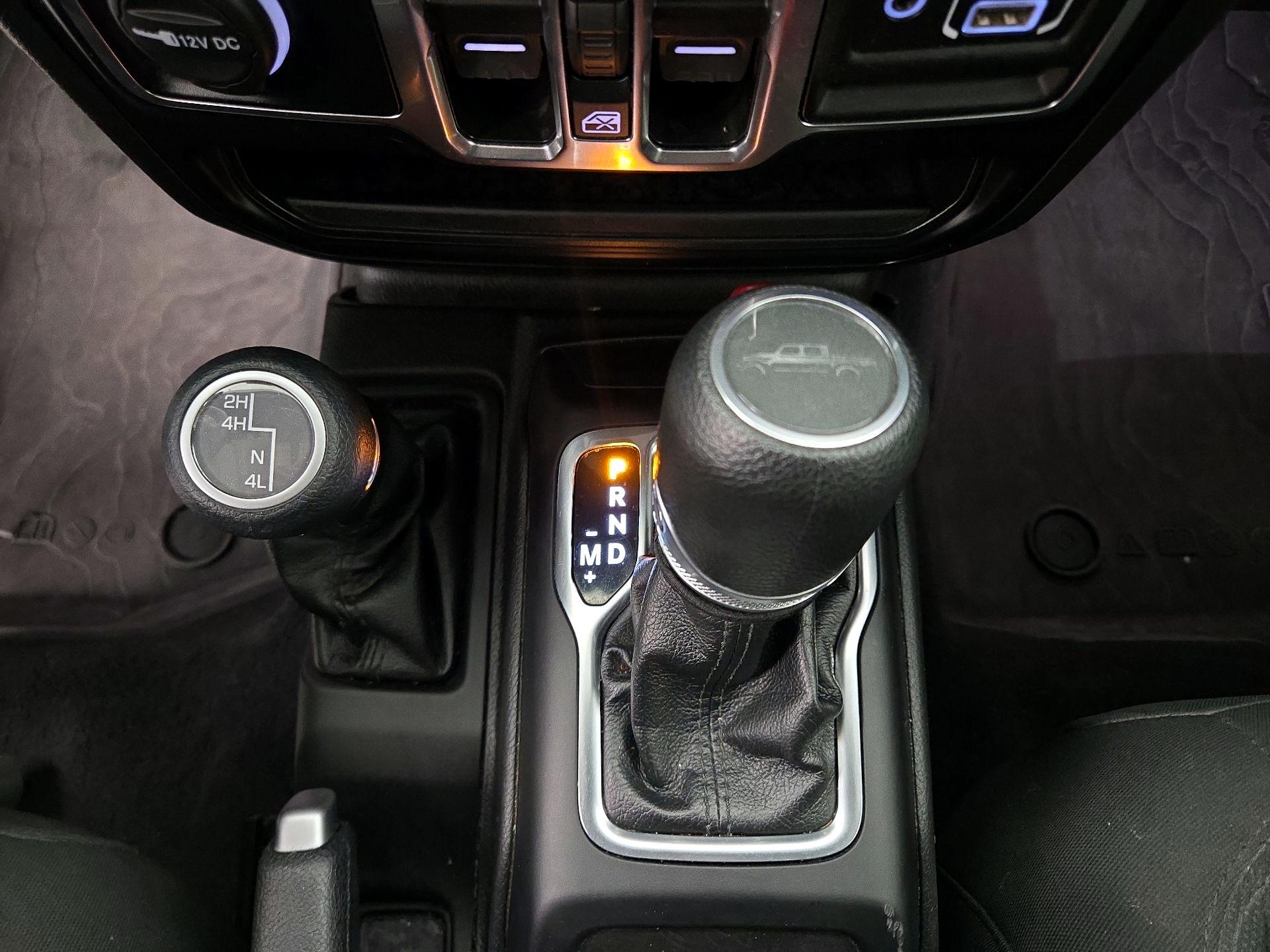 Thumbnail: 2023 Jeep Gladiator - 17