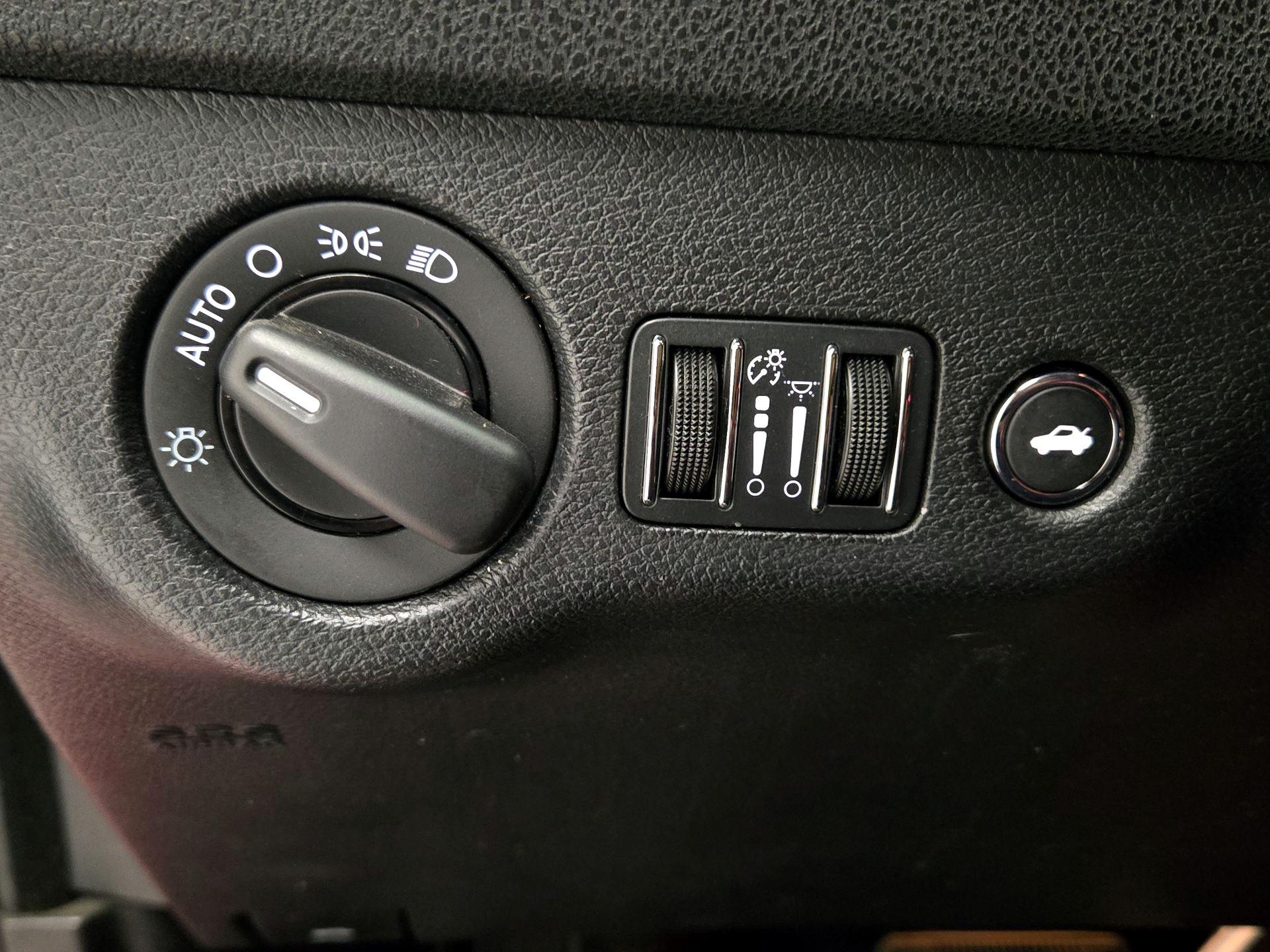 Thumbnail: 2016 Dodge Charger - 13