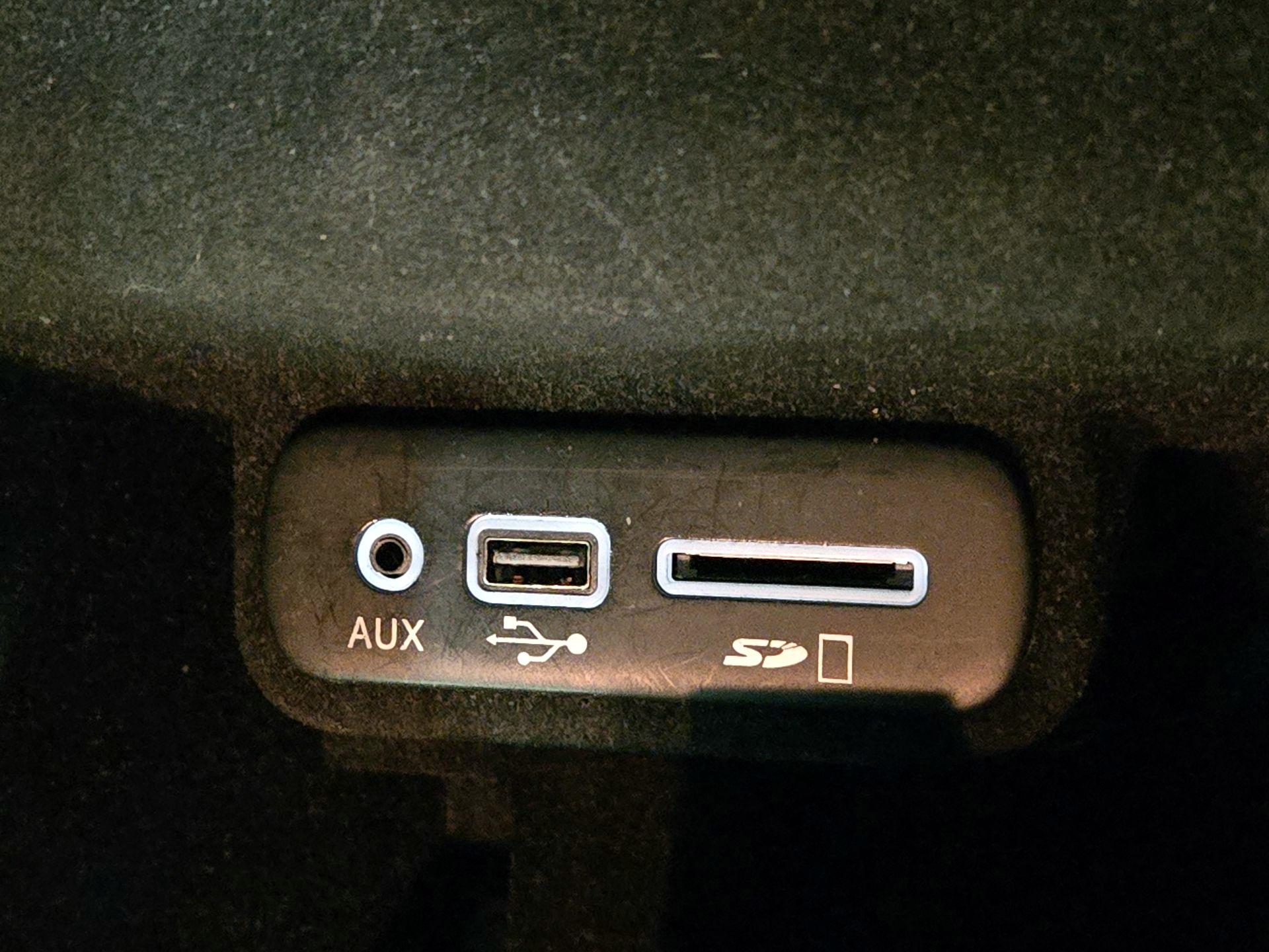 Thumbnail: 2016 Dodge Charger - 17