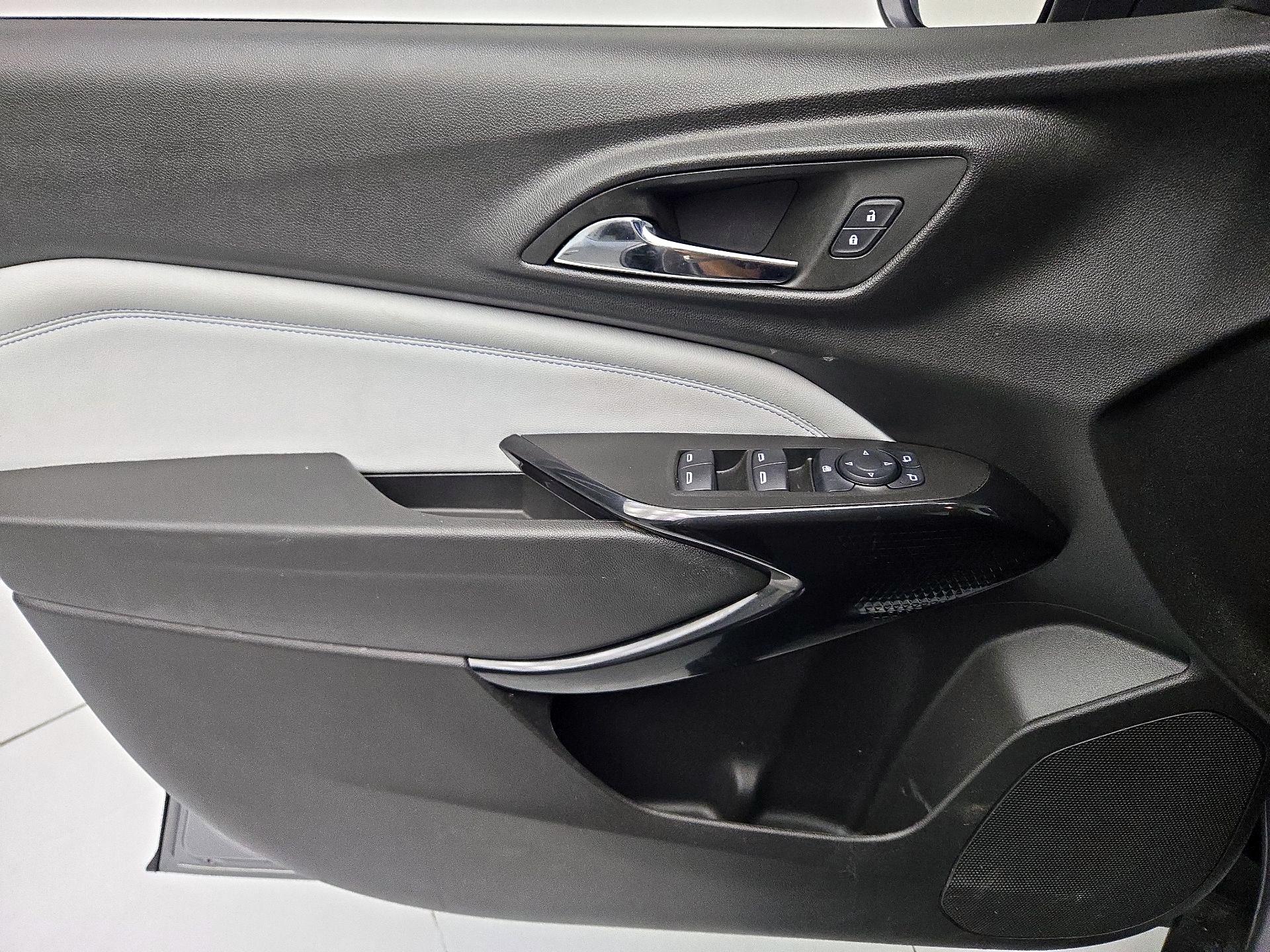 Thumbnail: 2025 Chevrolet Trax - 12