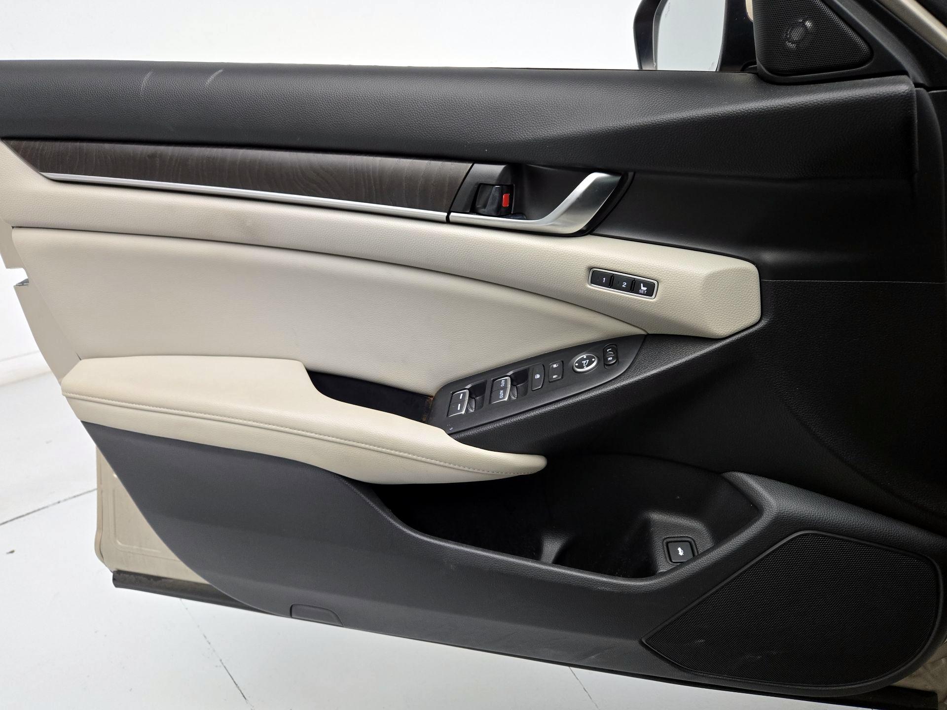 Thumbnail: 2018 Honda Accord - 12