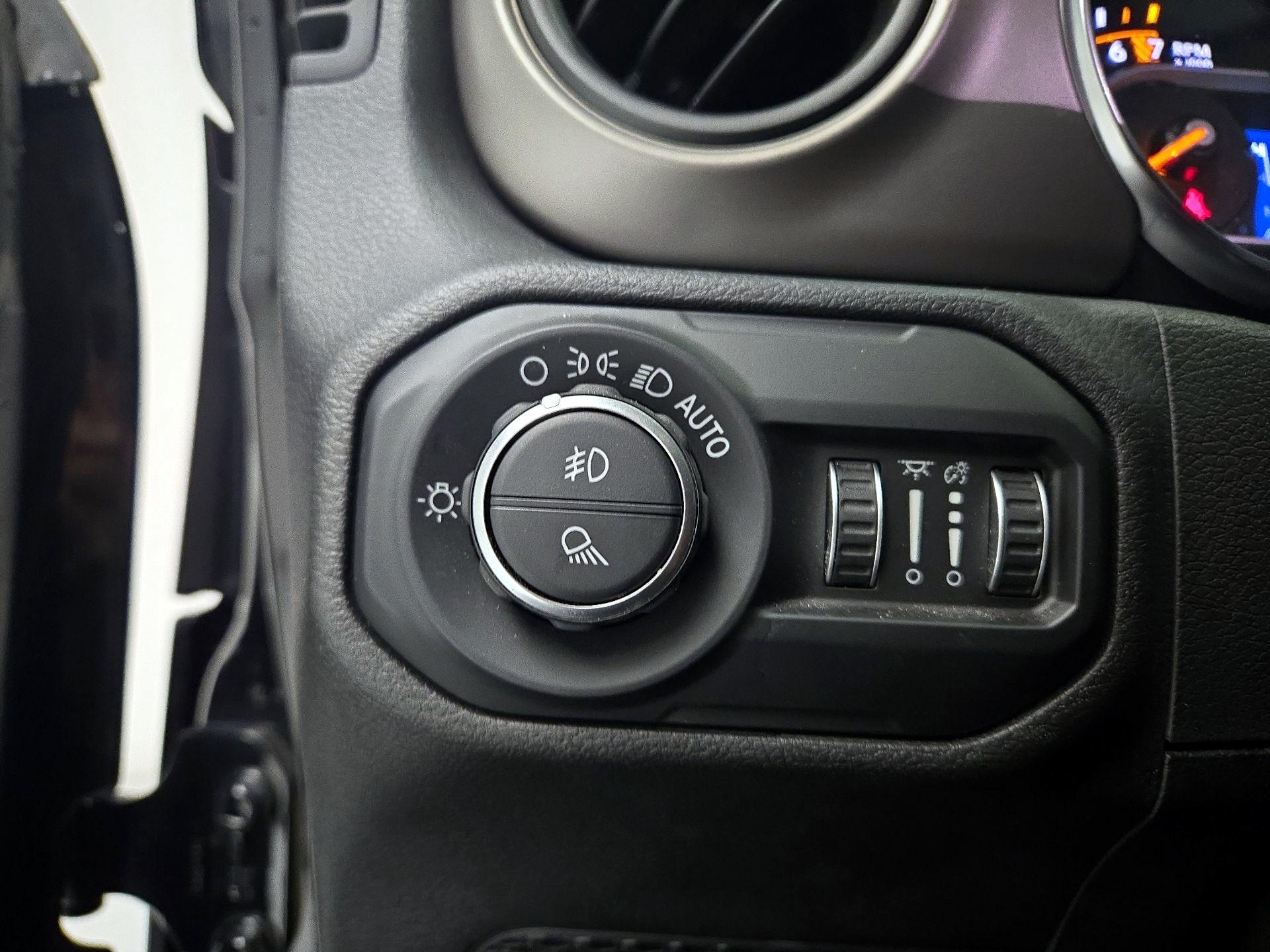 Thumbnail: 2020 Jeep Gladiator - 13