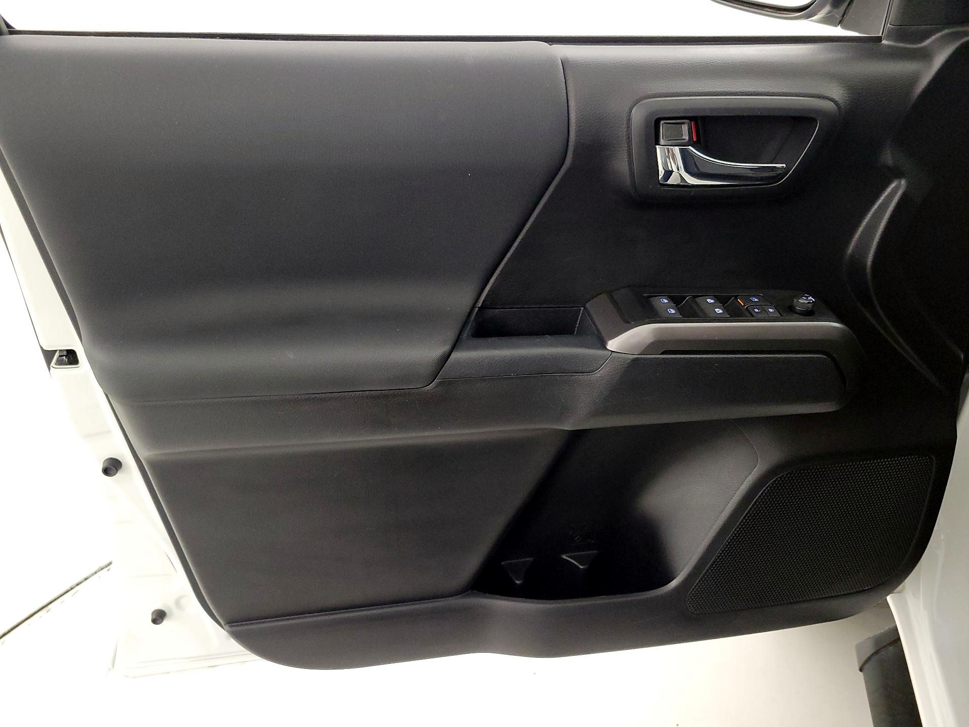 Thumbnail: 2021 Toyota Tacoma - 12